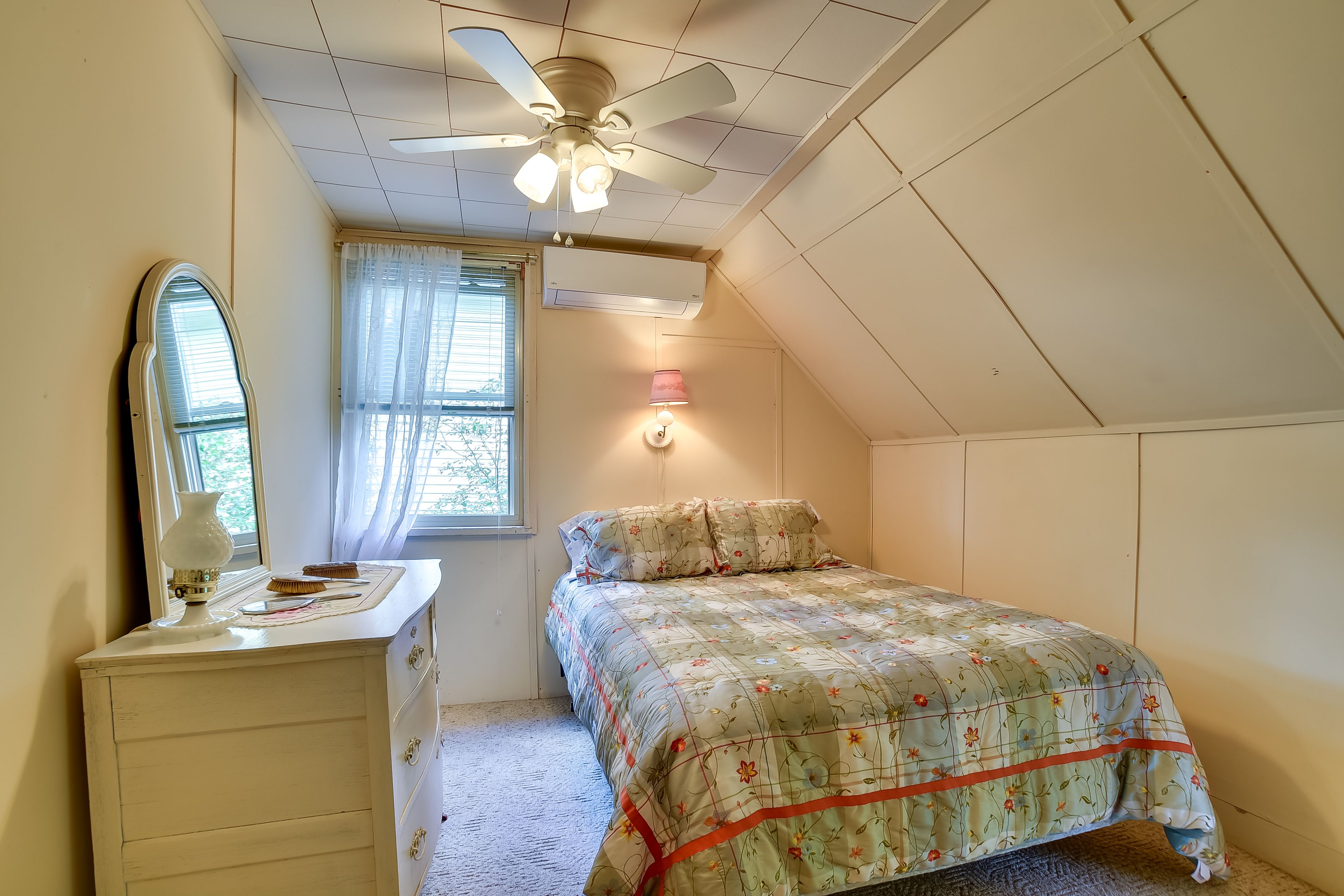 Bedroom 2 | Queen Bed