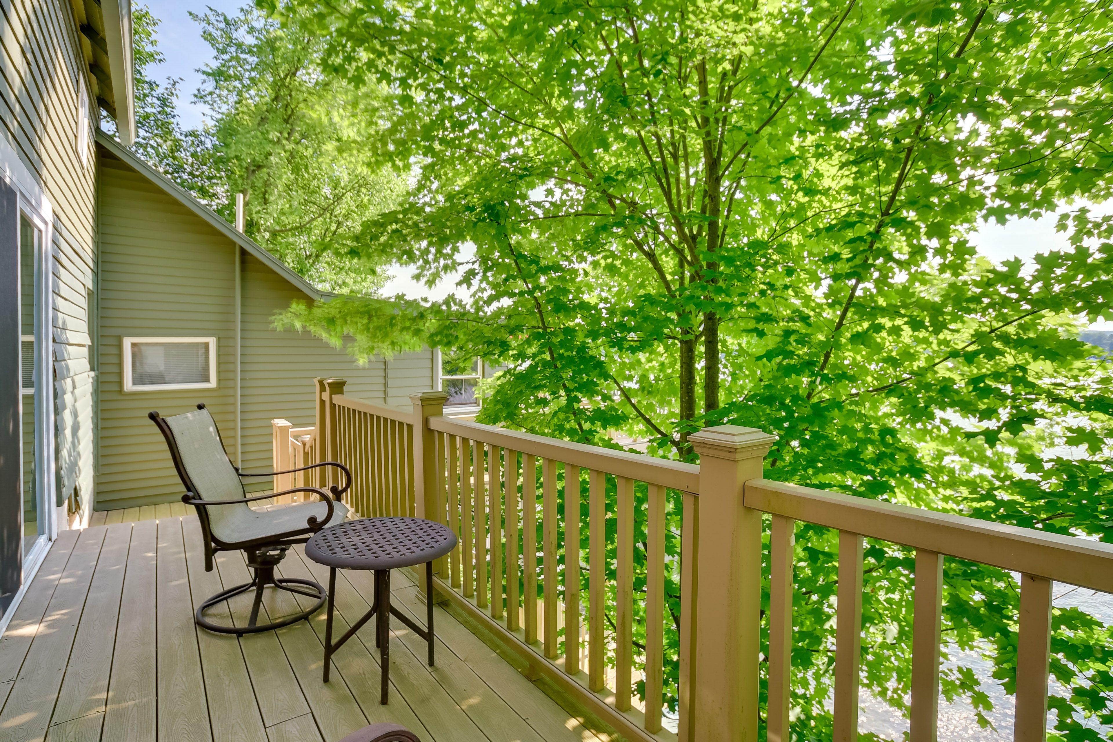 Wraparound Deck
