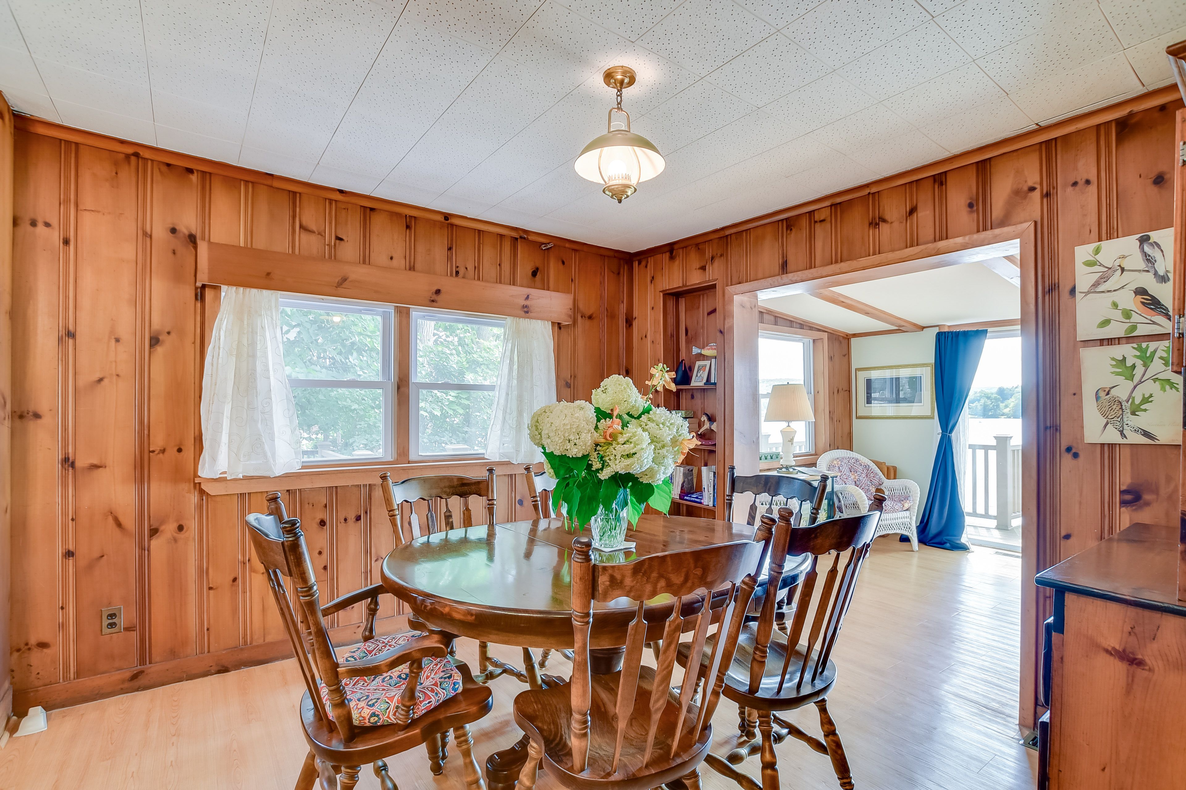 Dining Area | Dishware/Flatware Provided