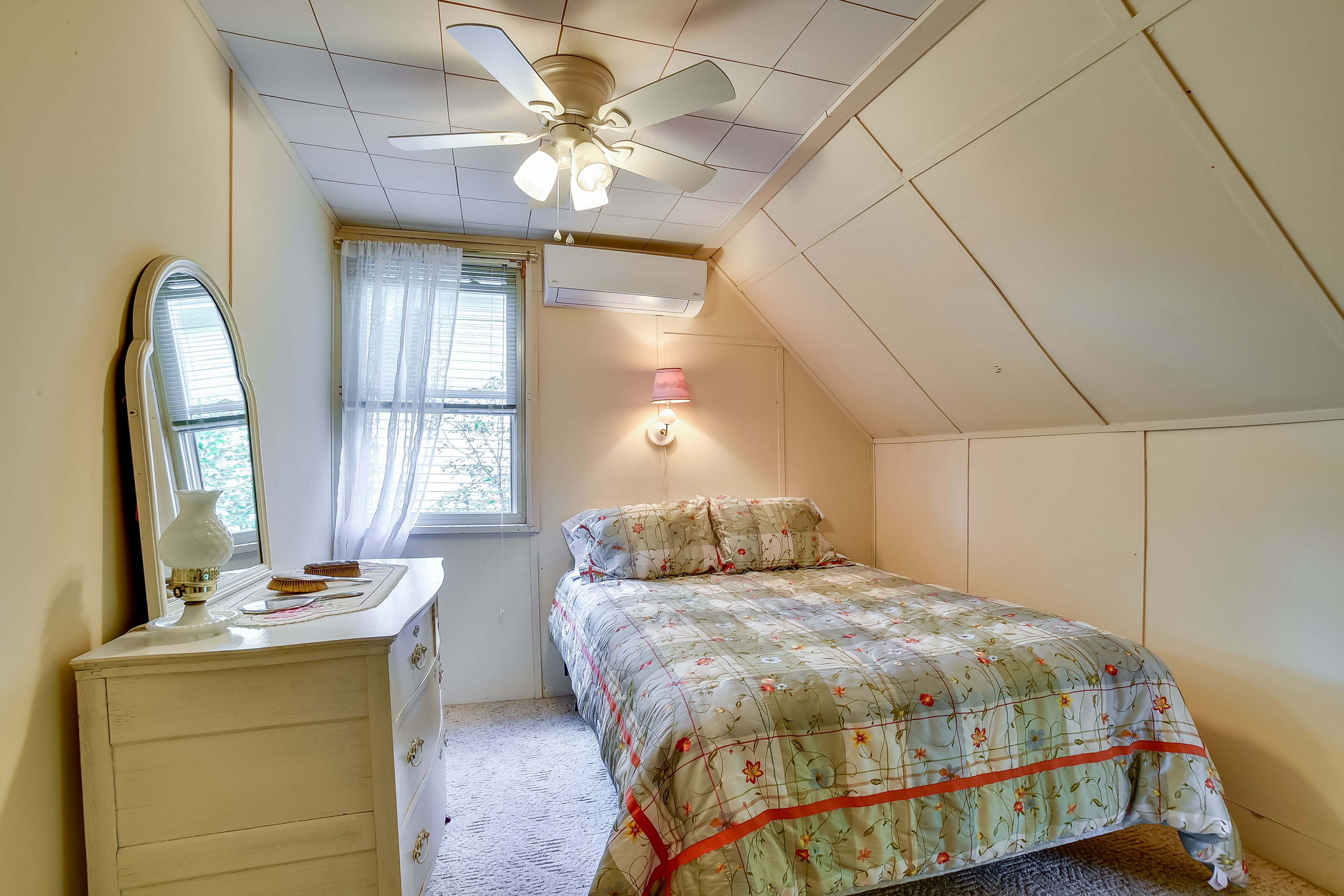 Bedroom 2 | Queen Bed