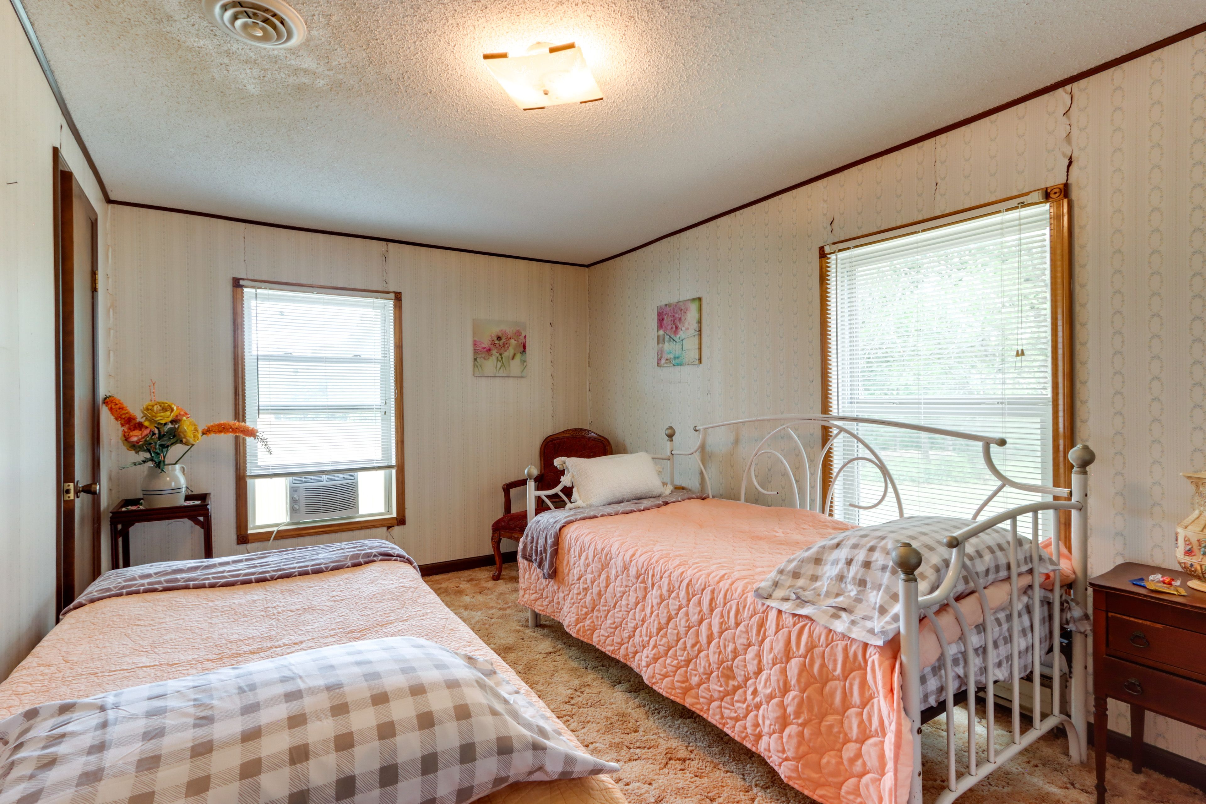 Bedroom 2 | 2 Twin Beds (Converts to Queen)