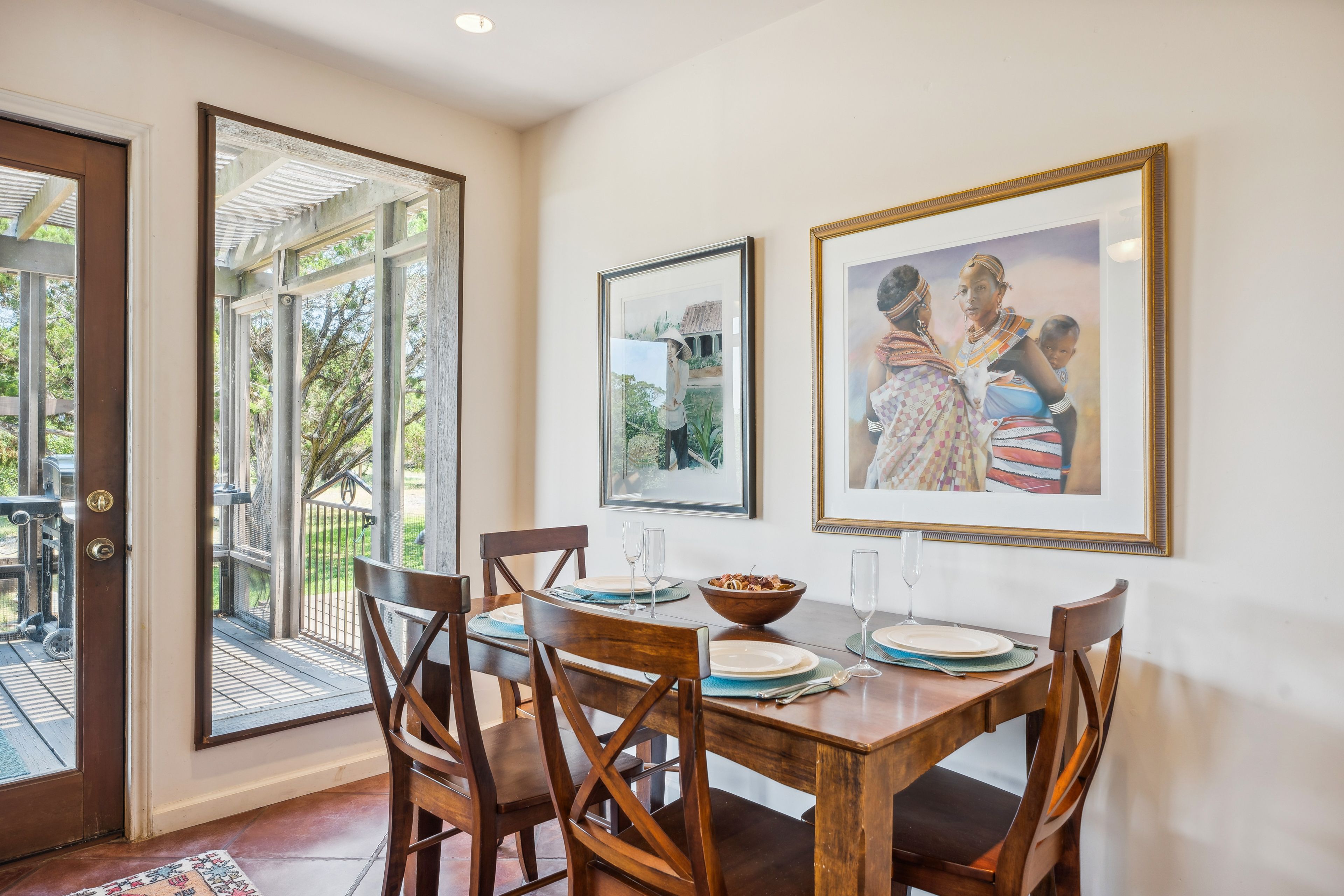 Dining Area | Dishware & Flatware Provided