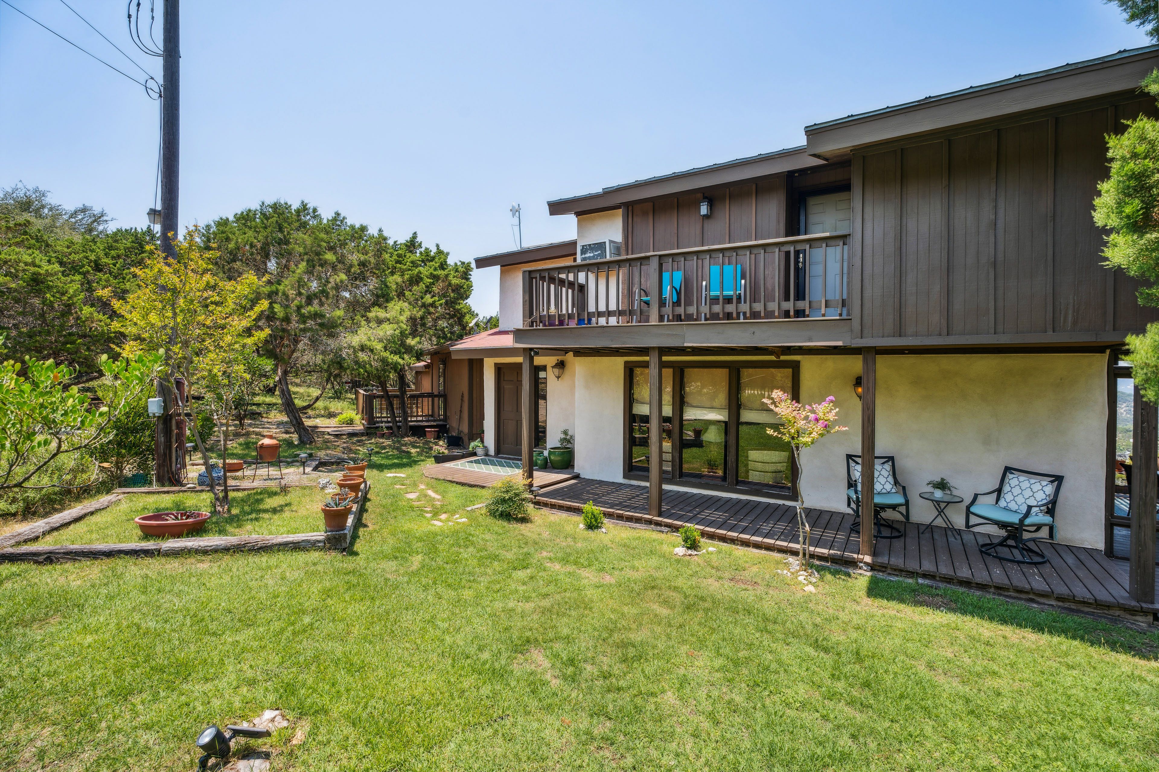 Private Yard | Fire Pit | Hot Tub