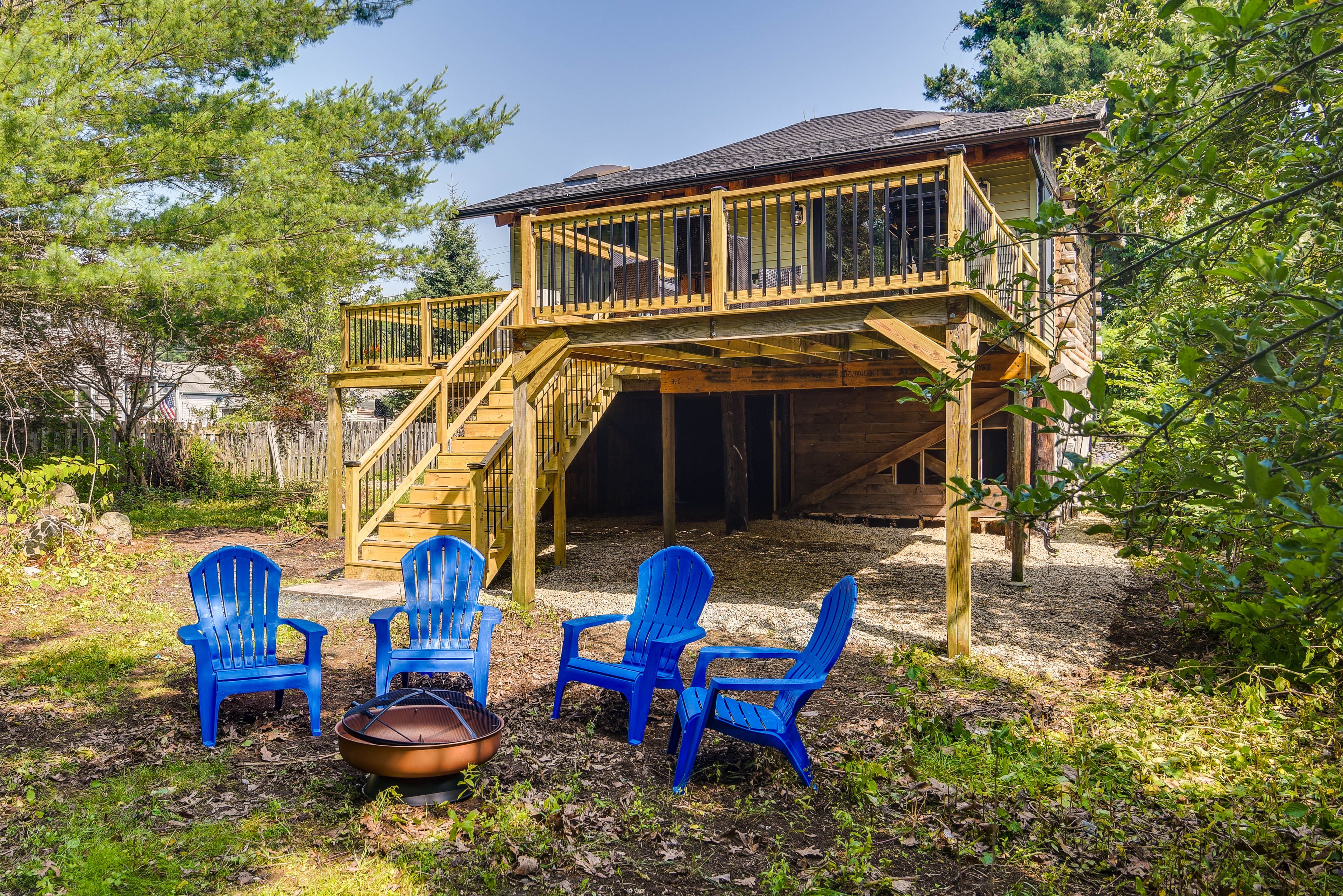 Private Yard | Fire Pit | Outdoor Seating