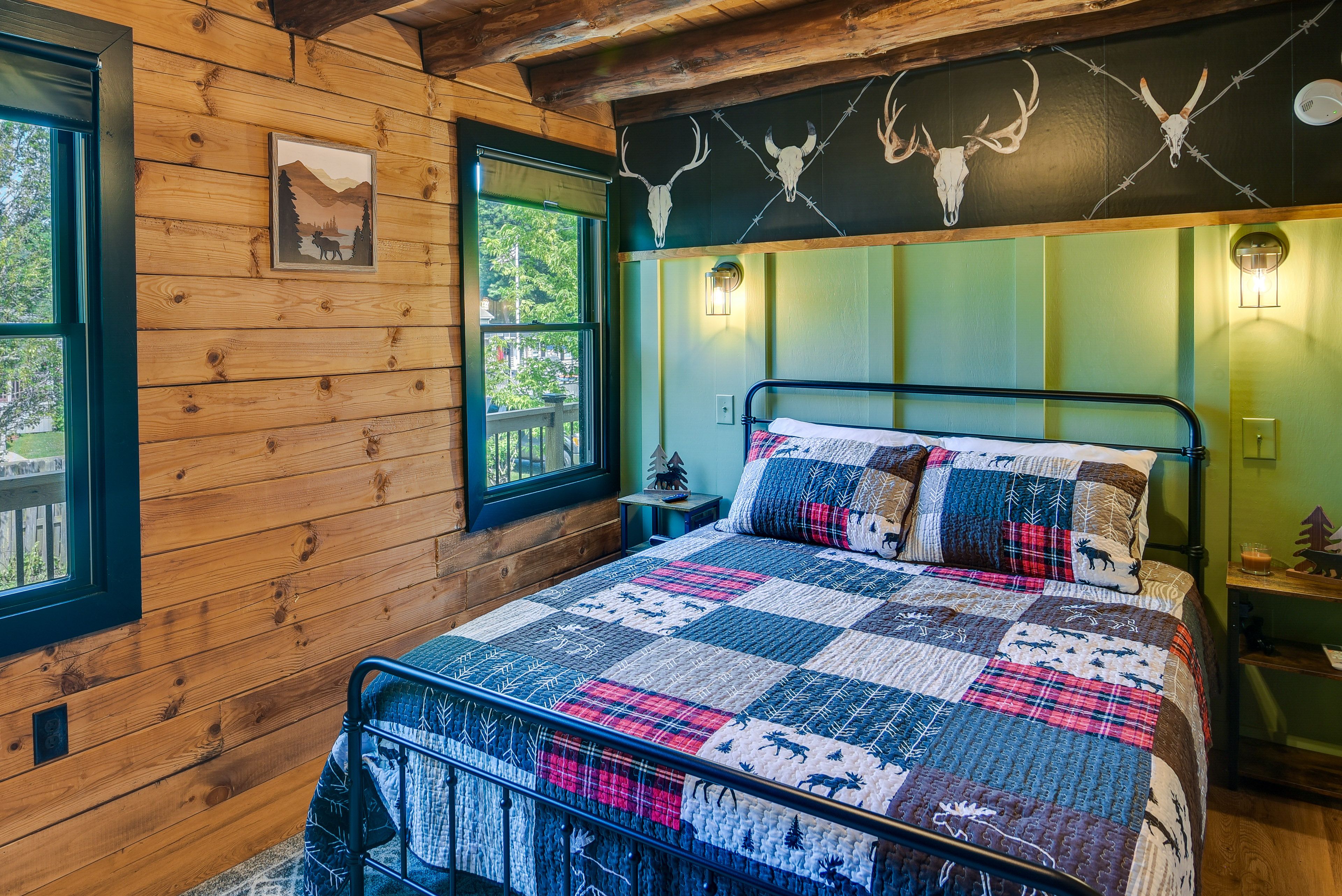 Bedroom | Queen Bed