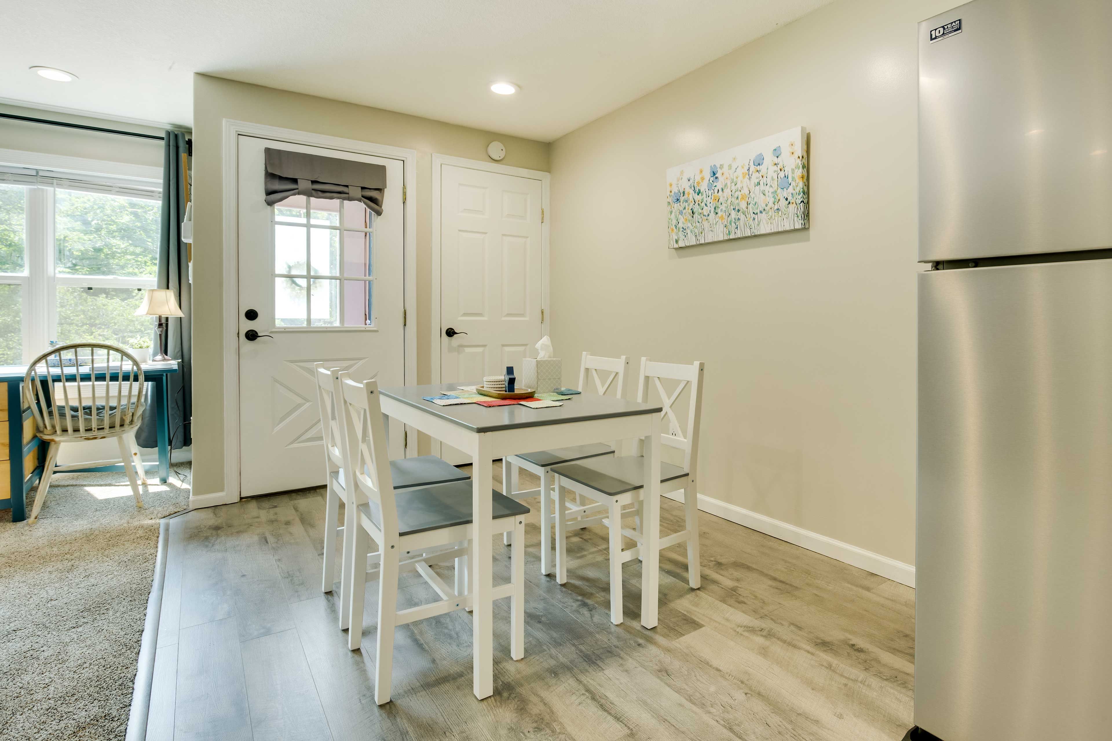 Dining Area | Dishware & Flatware