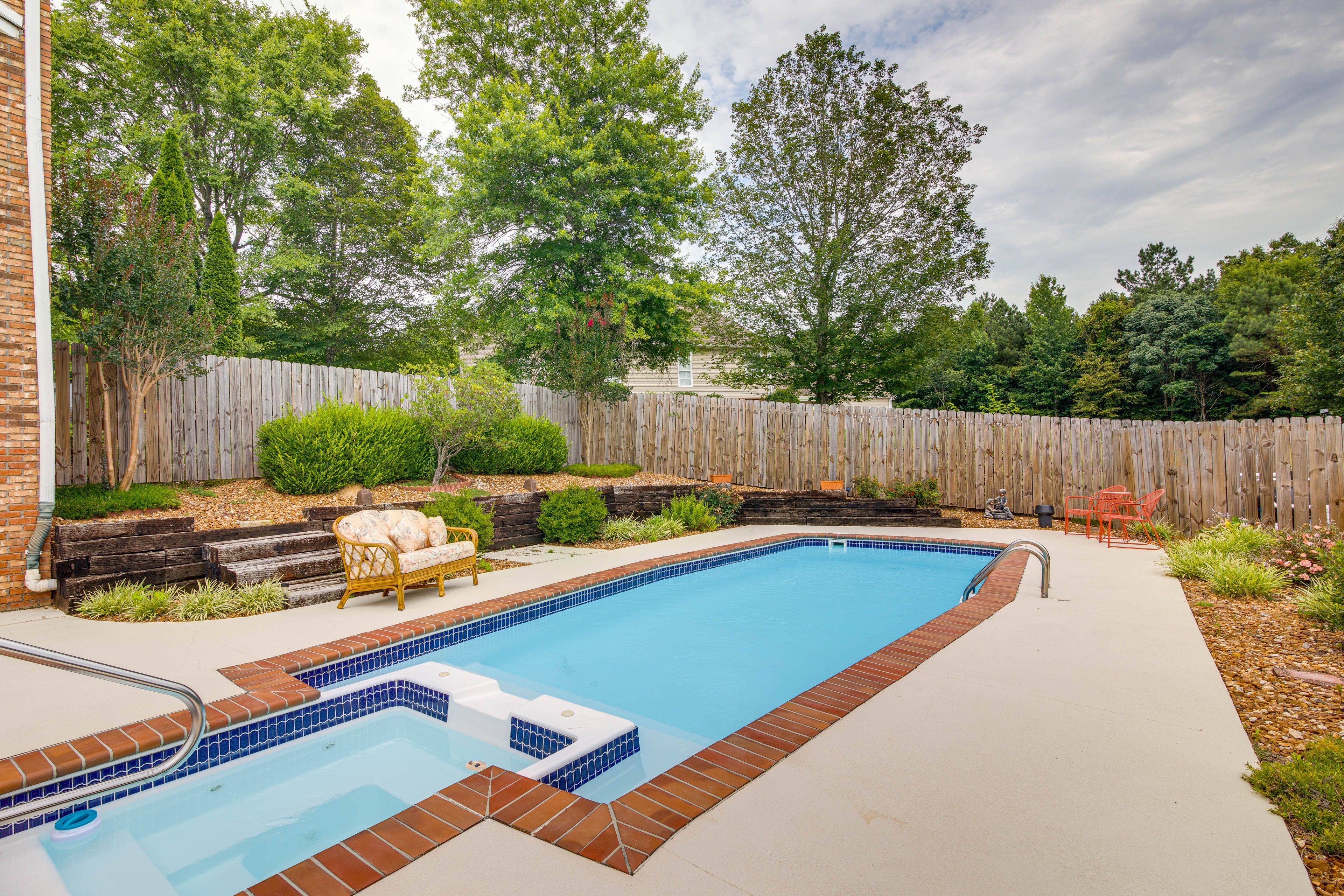 Heated Outdoor Pool (Seasonal, Closed Until March 2025)