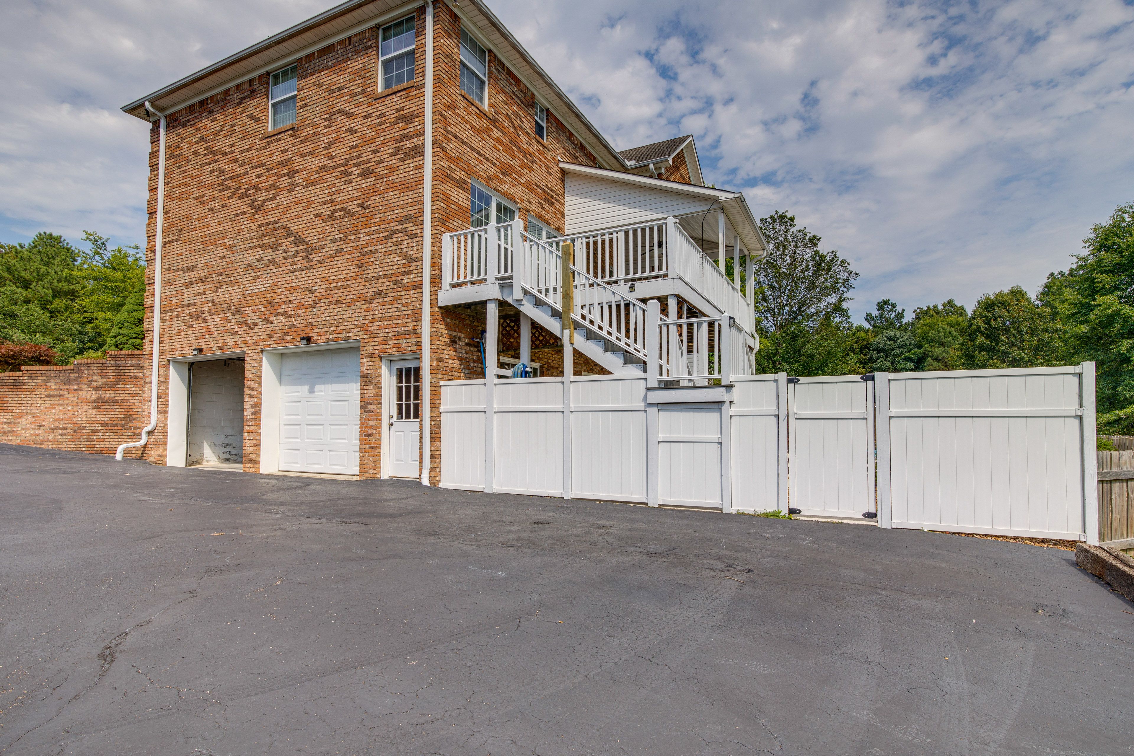 Parking | Driveway (2 Vehicles) | Garage (1 Vehicle) | Street Parking