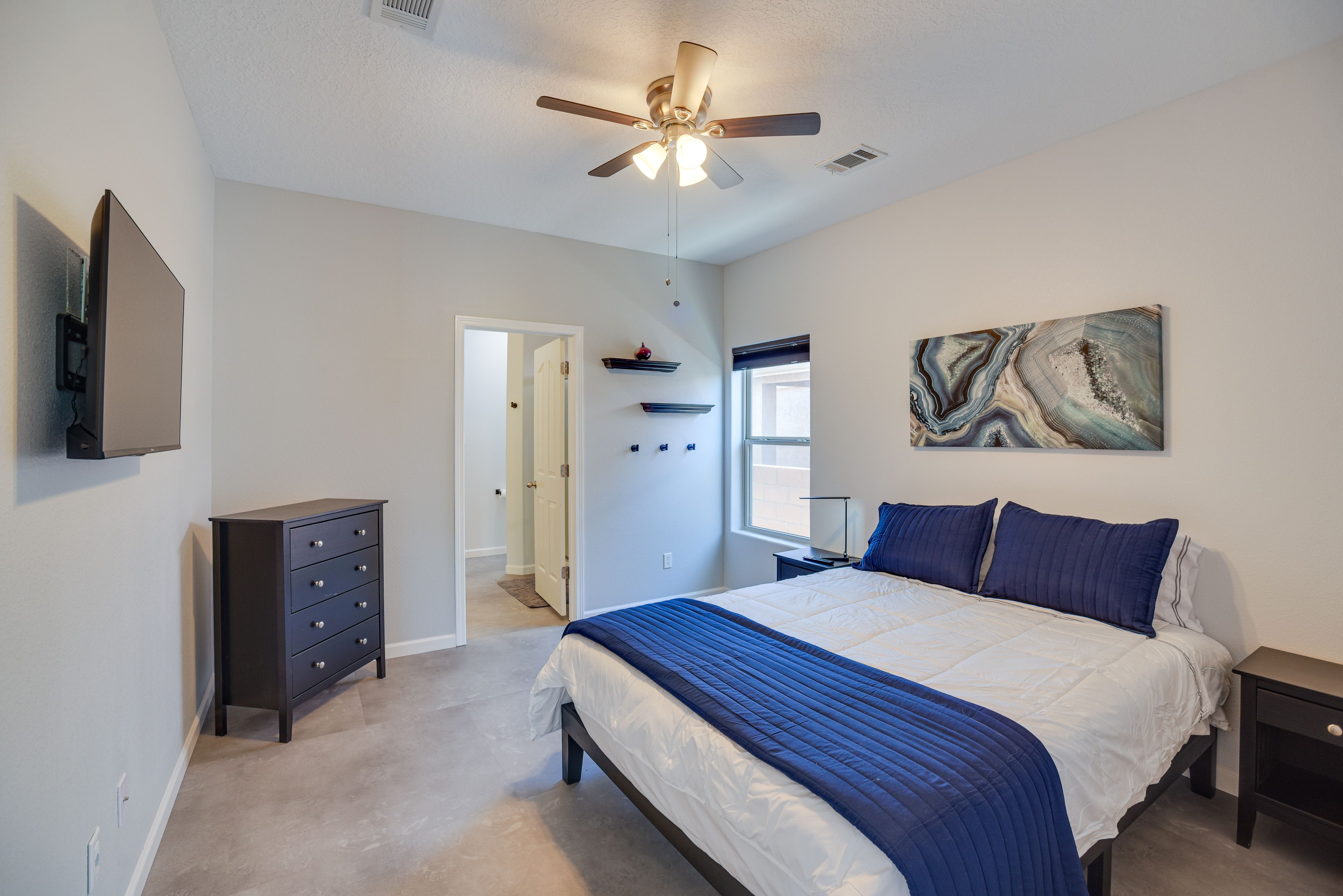 Bedroom Suite | Queen Bed | Linens Provided