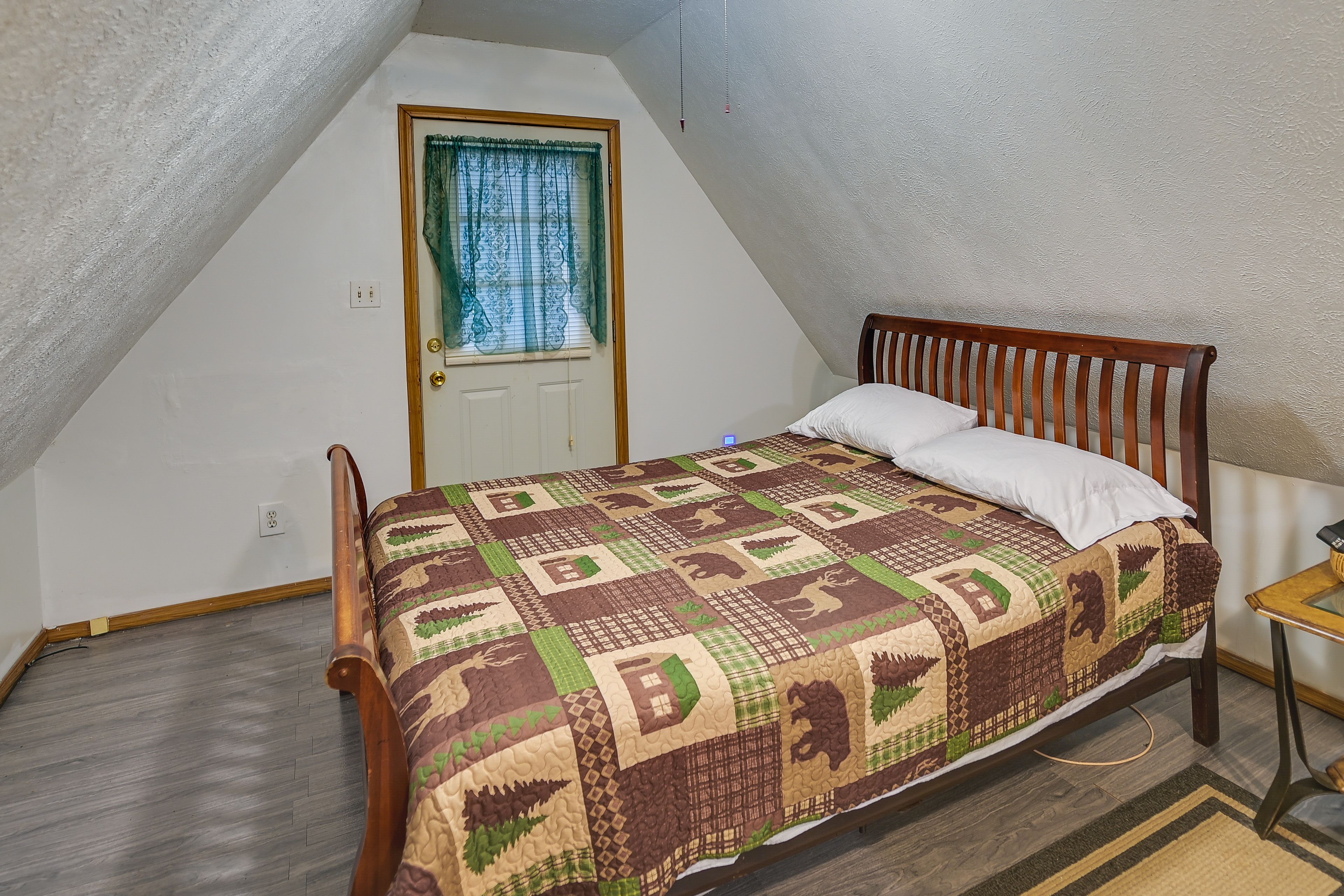Bedroom | 2 Queen Beds | 2nd Floor | Stairs Required