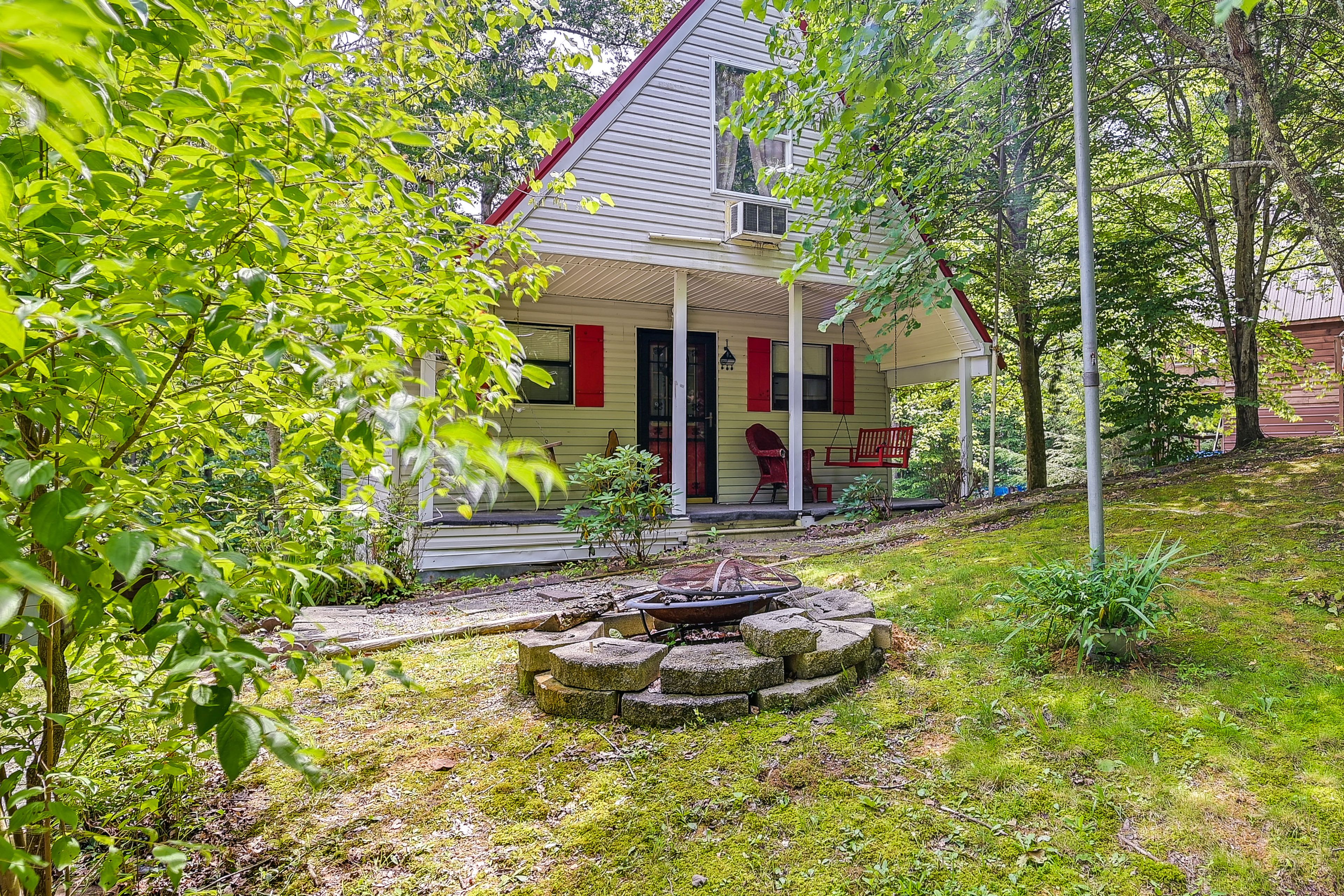 Exterior | Driveway (3 Vehicles)