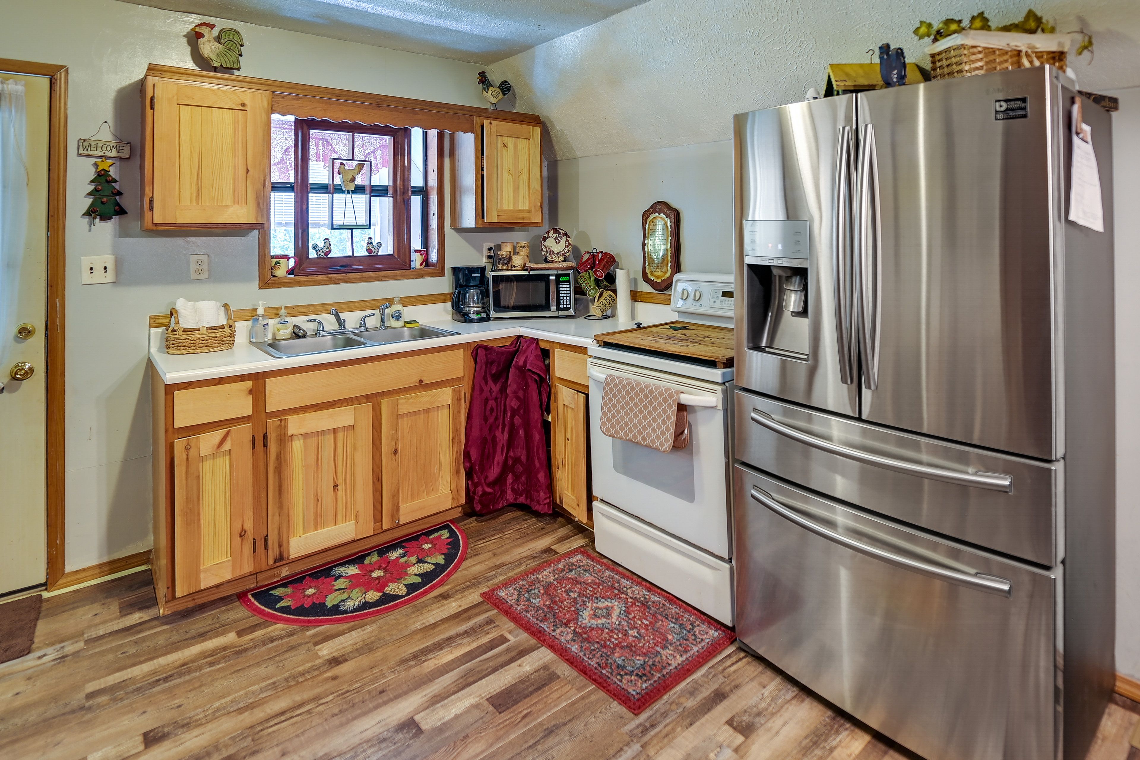 Kitchen | Cooking Basics | Coffee Maker | Paper Towels/Trash Bags Provided