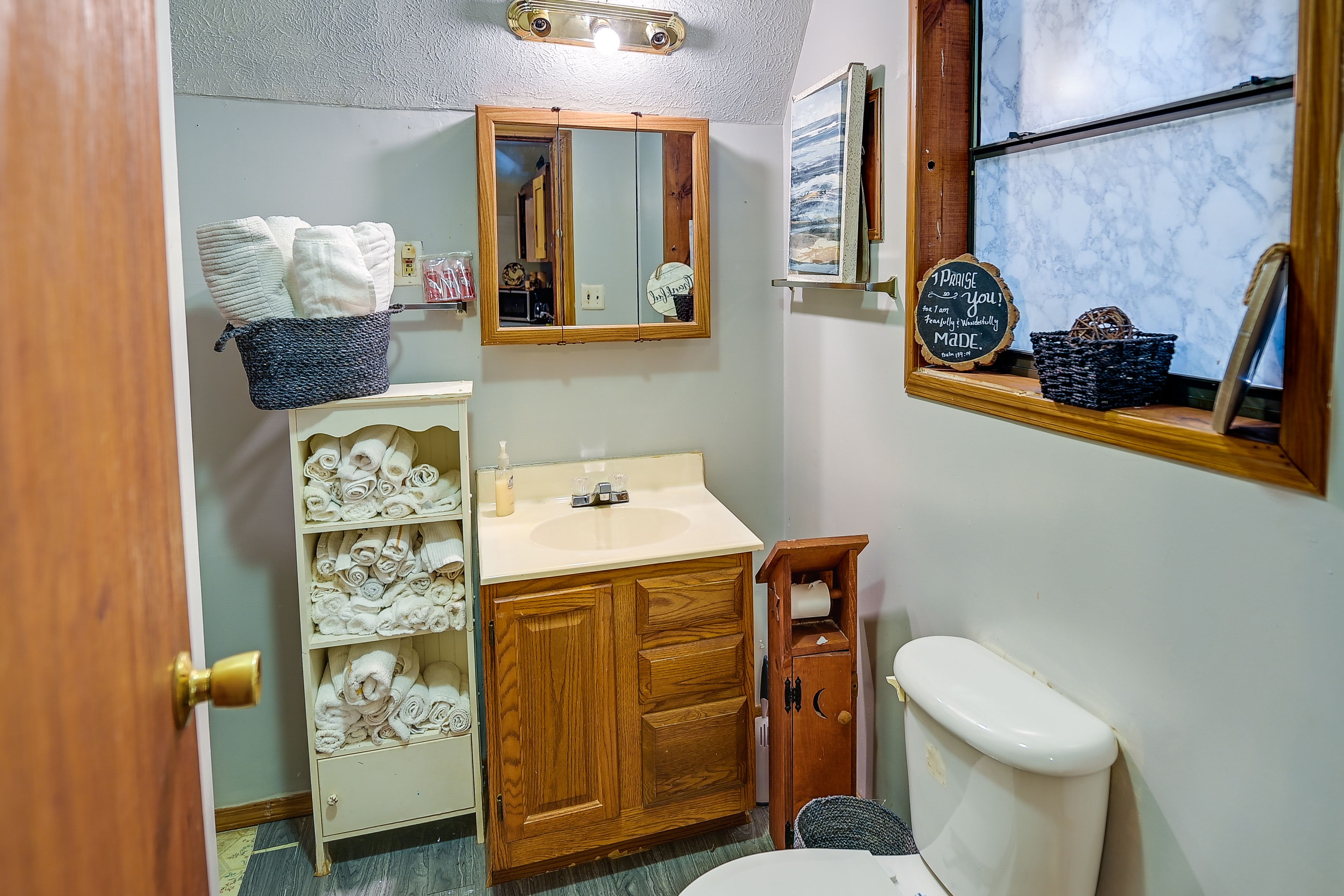 Bathroom | Complimentary Toiletries | Towels Provided