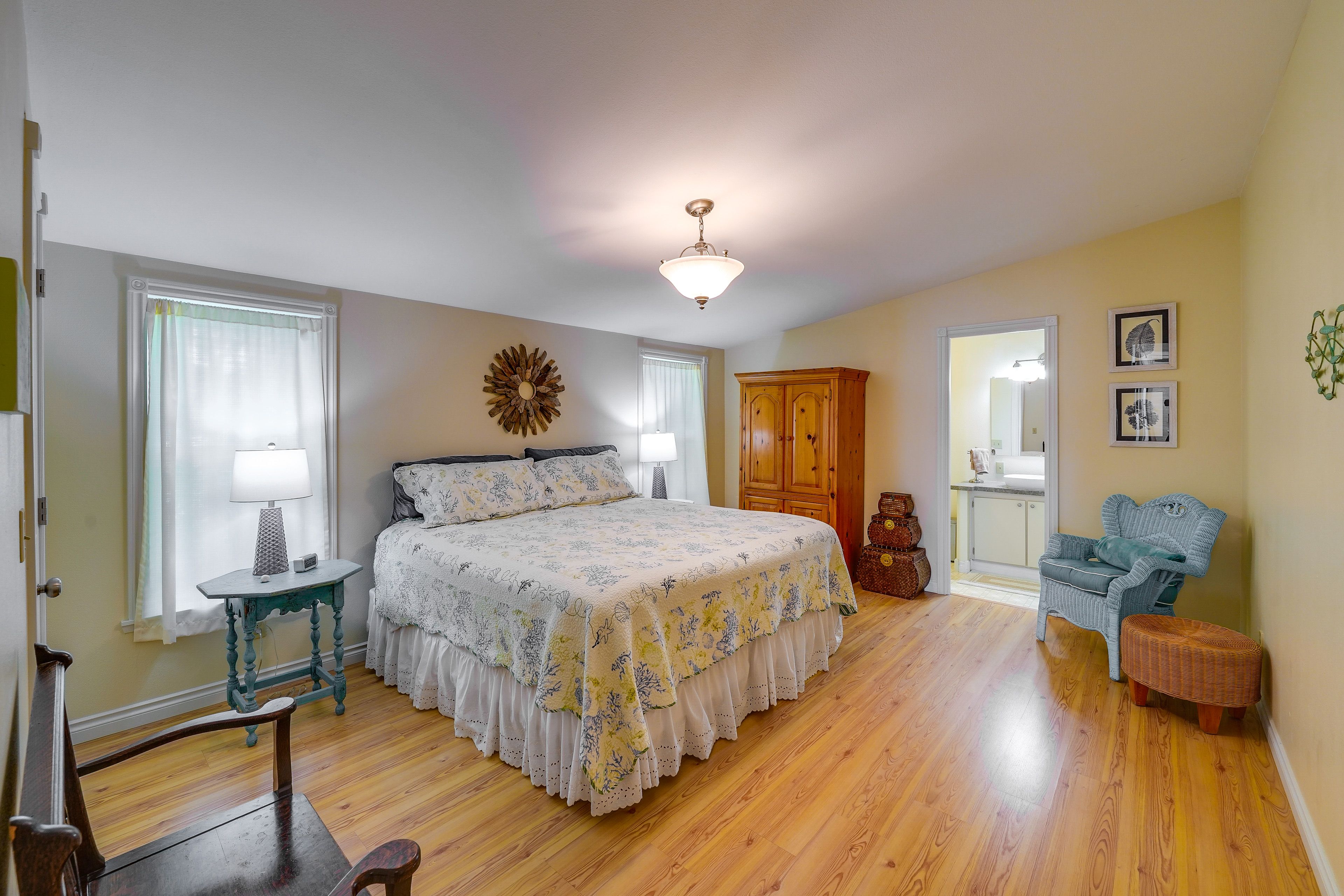 Bedroom 1 | King Bed | En-Suite Bathroom