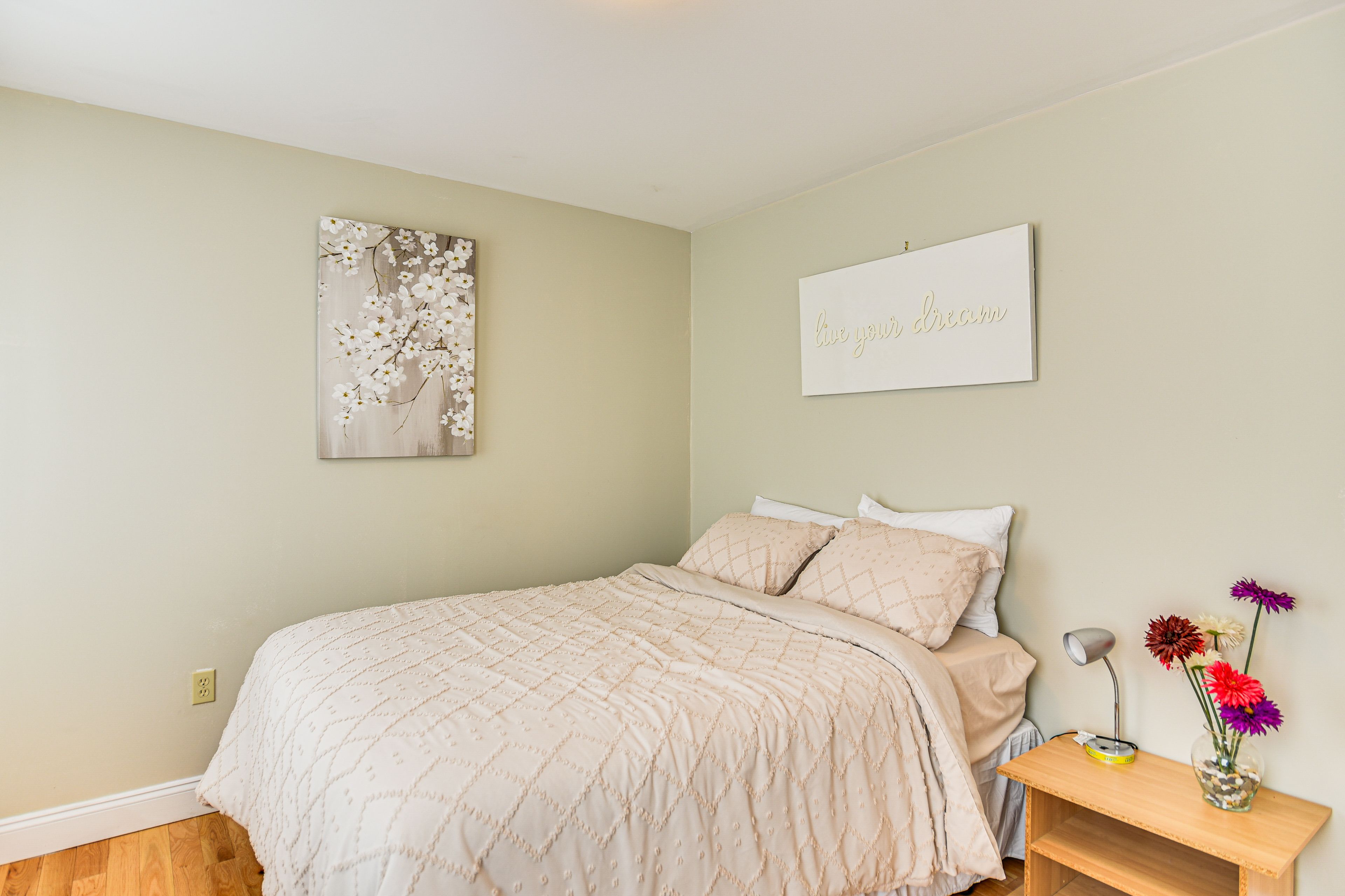 Bedroom 2 | Queen Bed | 32" Smart TV