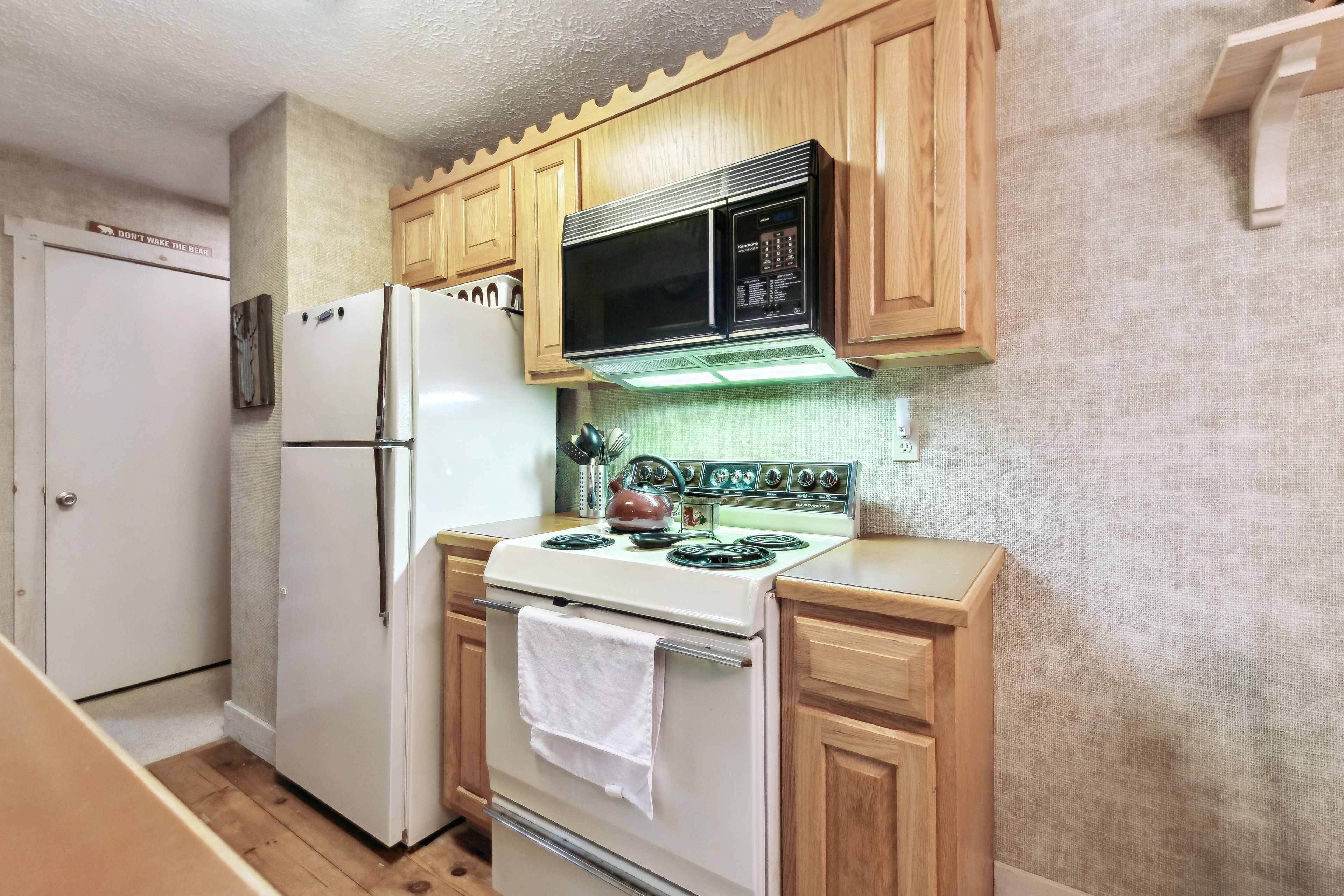 Kitchen | Cooking Basics | Coffee Maker | Trash Bags & Paper Towels Provided