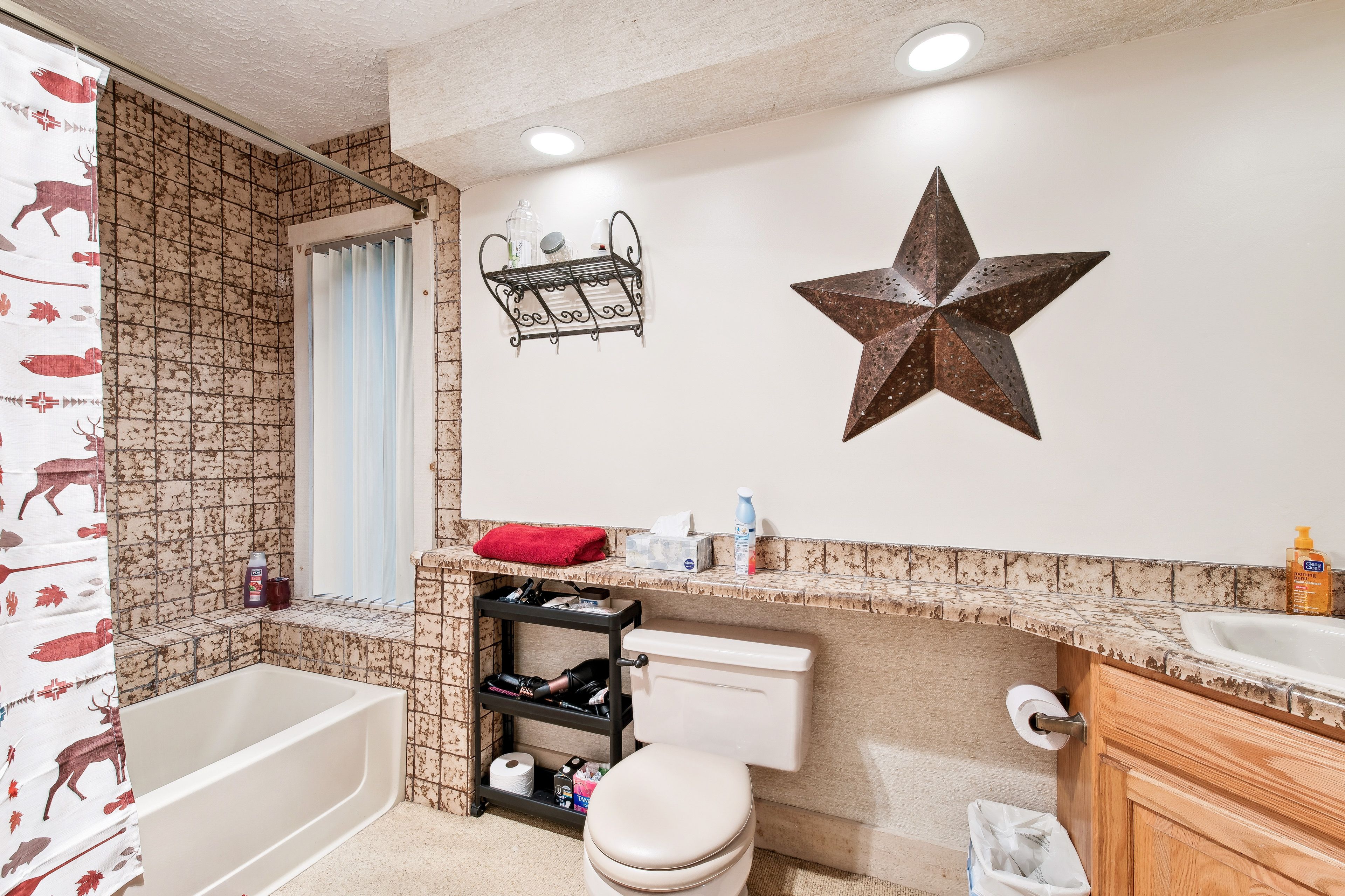 Full Bath | Complimentary Toiletries | Towels Provided