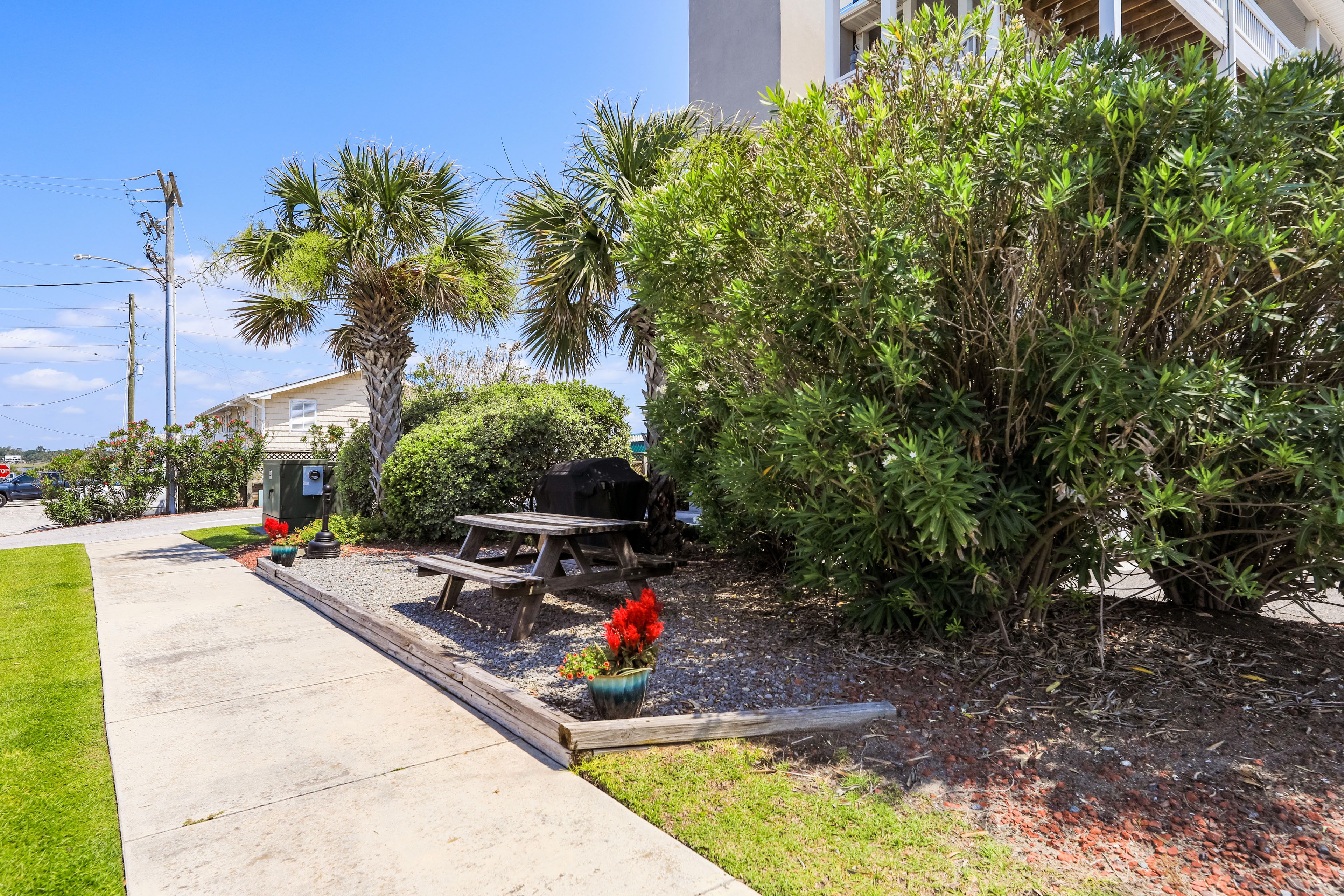 Sea Coast Suites | Community Amenities | Picnic Area w/ Gas Grill