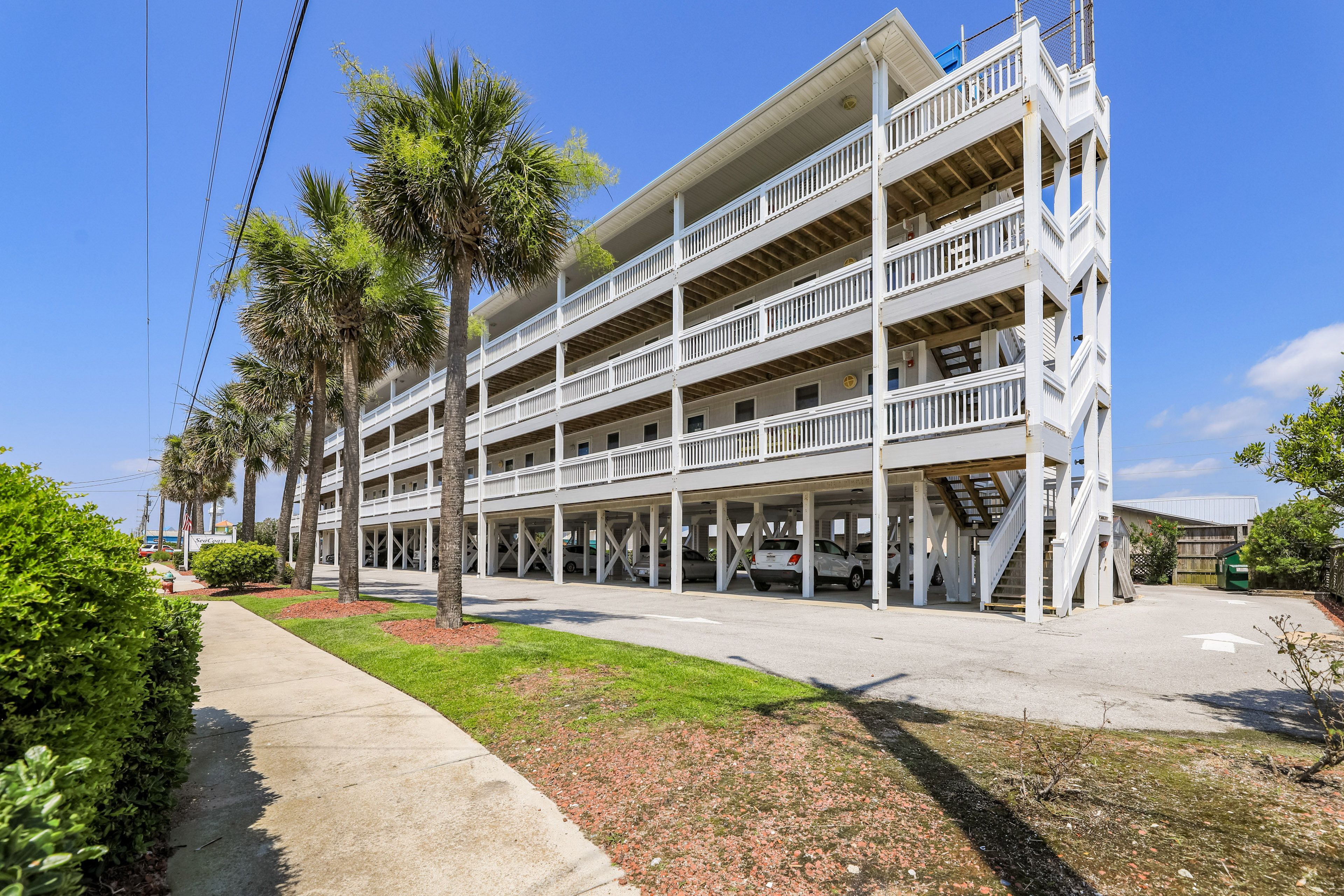 Community Exterior | Walking Distance to Restaurants & Beach Access