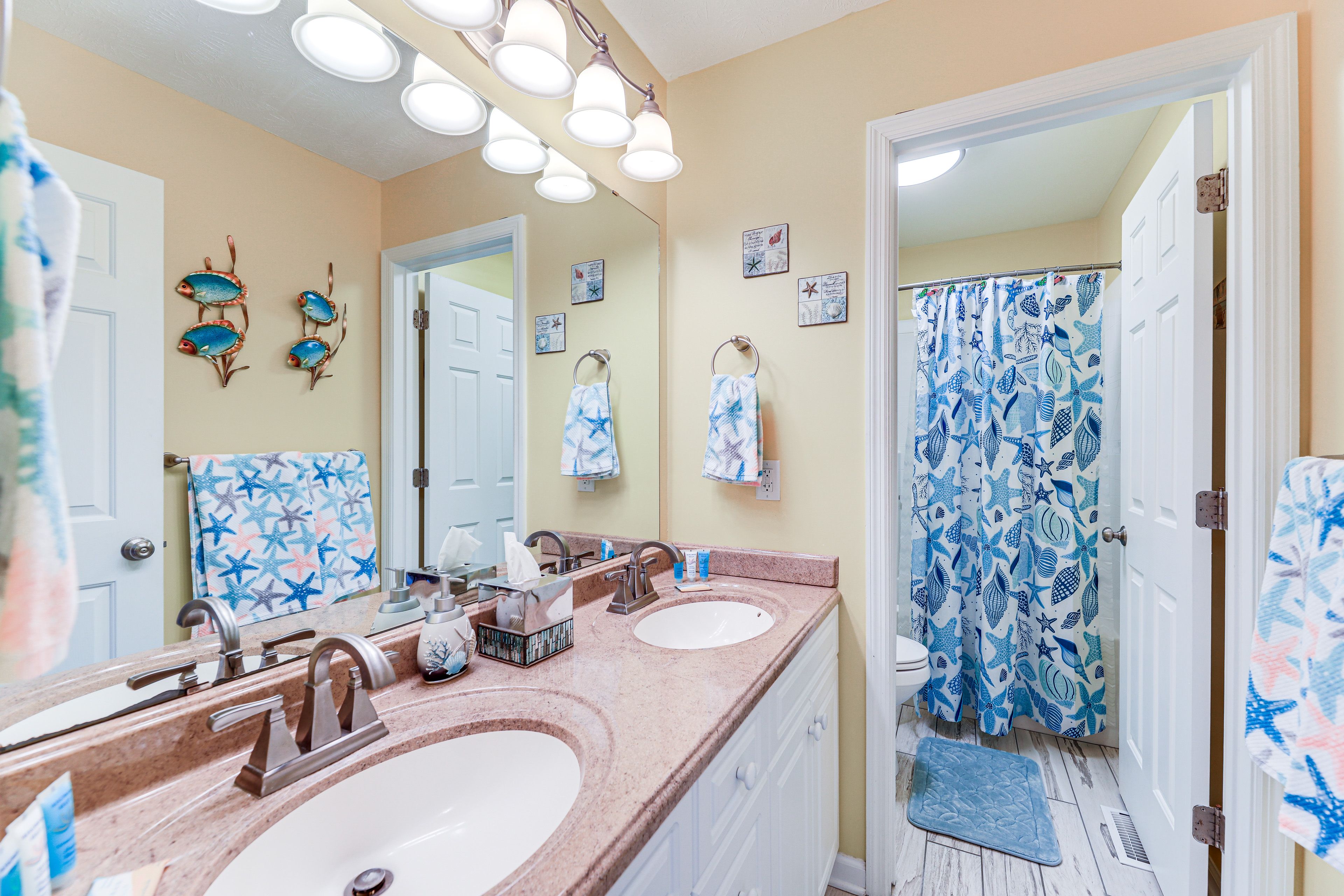 Full Bathroom | Towels Provided | Hair Dryer