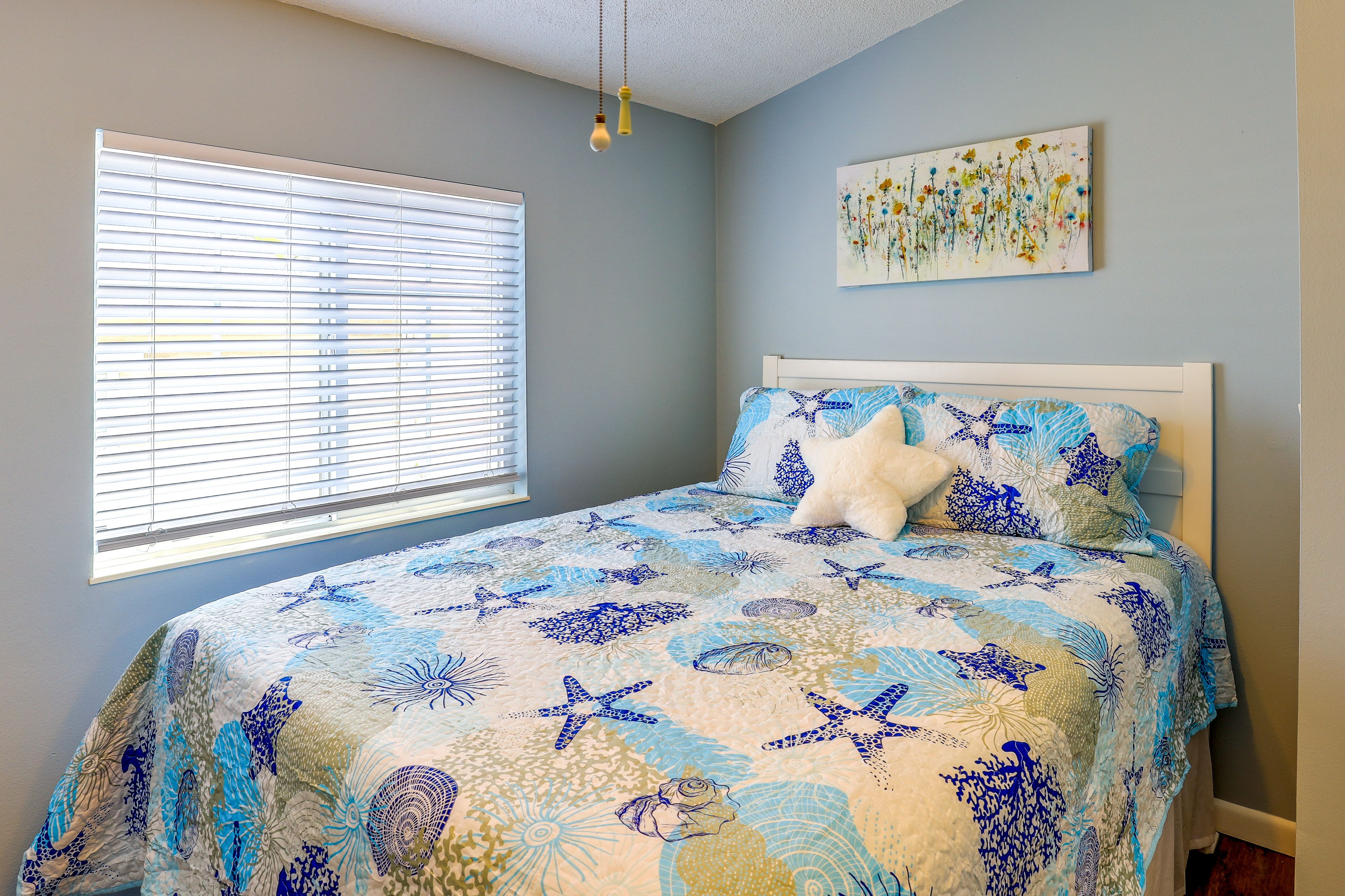 Bedroom 2 | Queen Bed