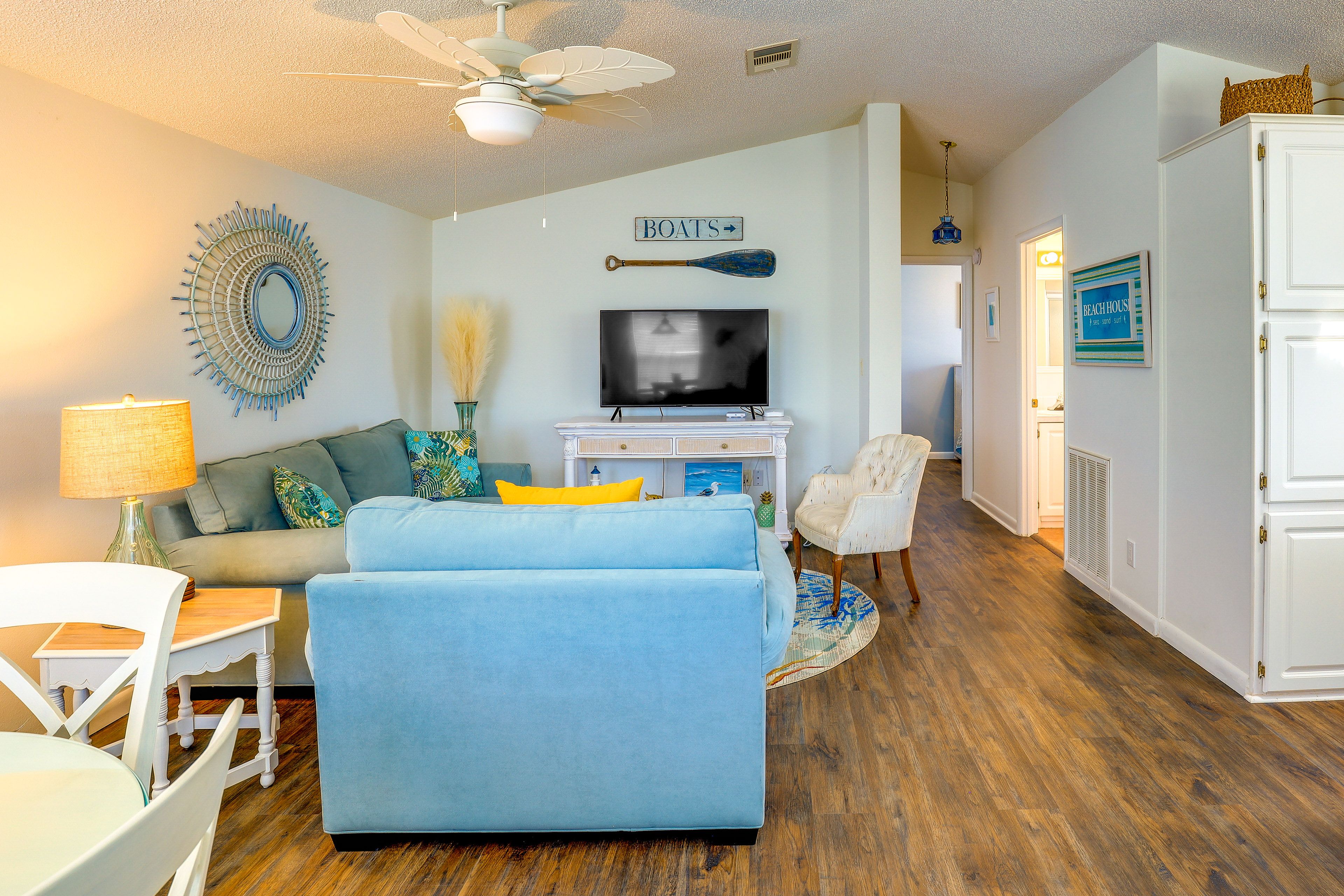 Living Area | Smart TV | Central A/C | Free WiFi