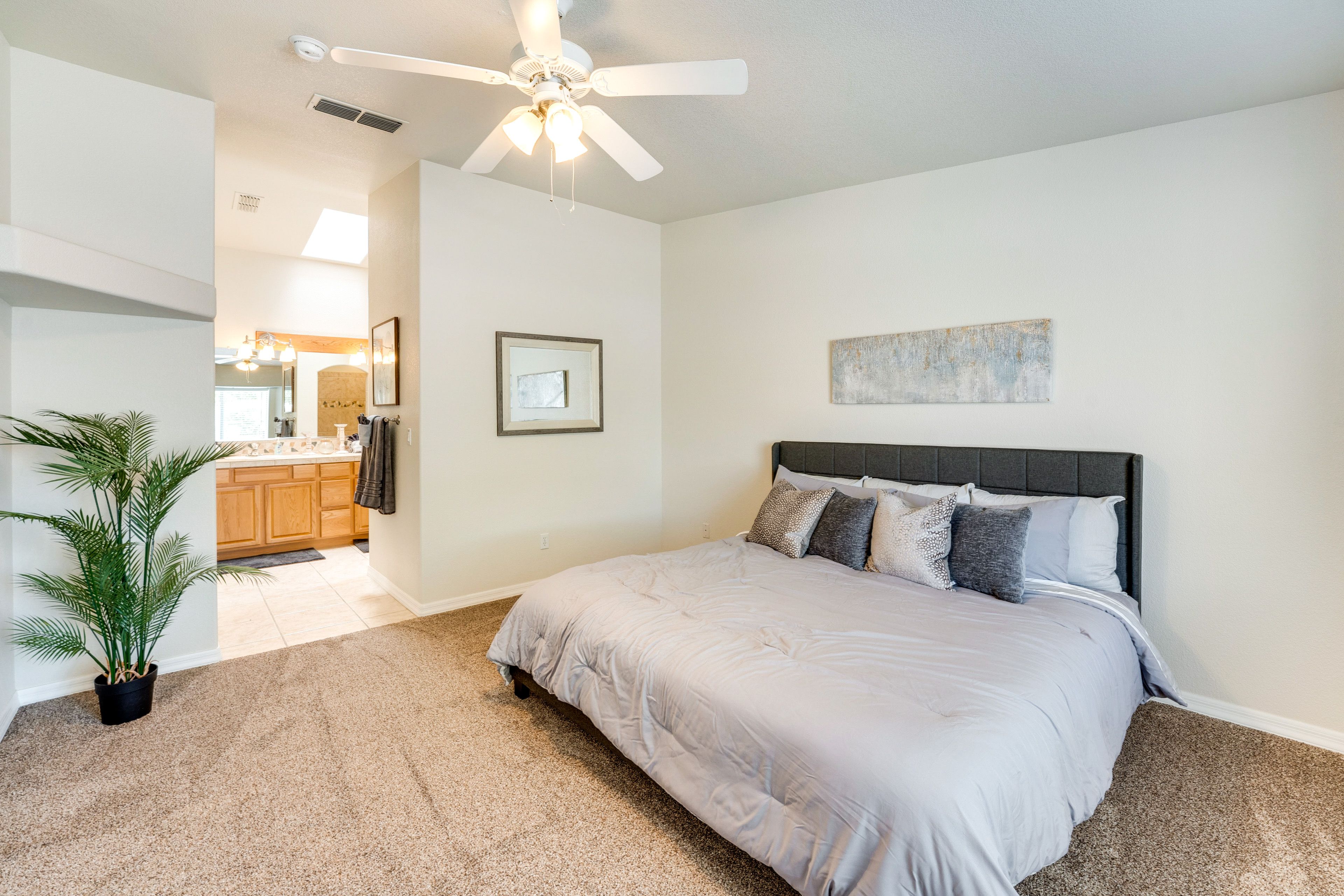 Bedroom Suite | King Bed | Twin Daybed | Walk-In Closet