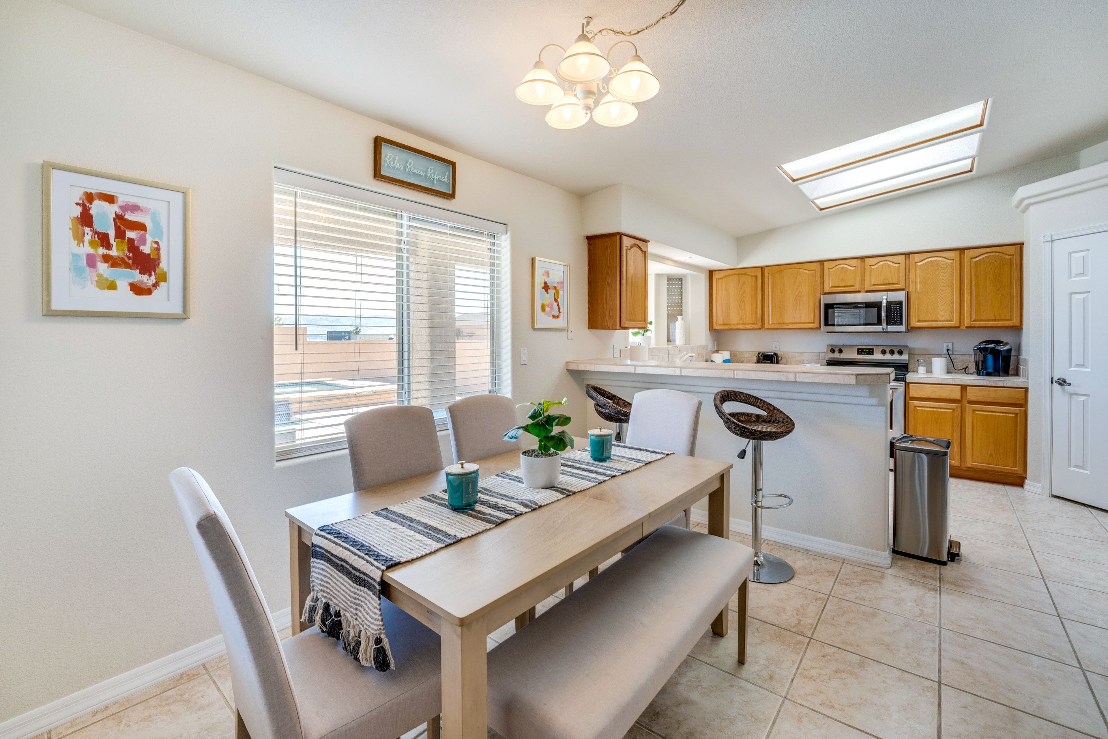 Dining Area | Dishware/Flatware Provided
