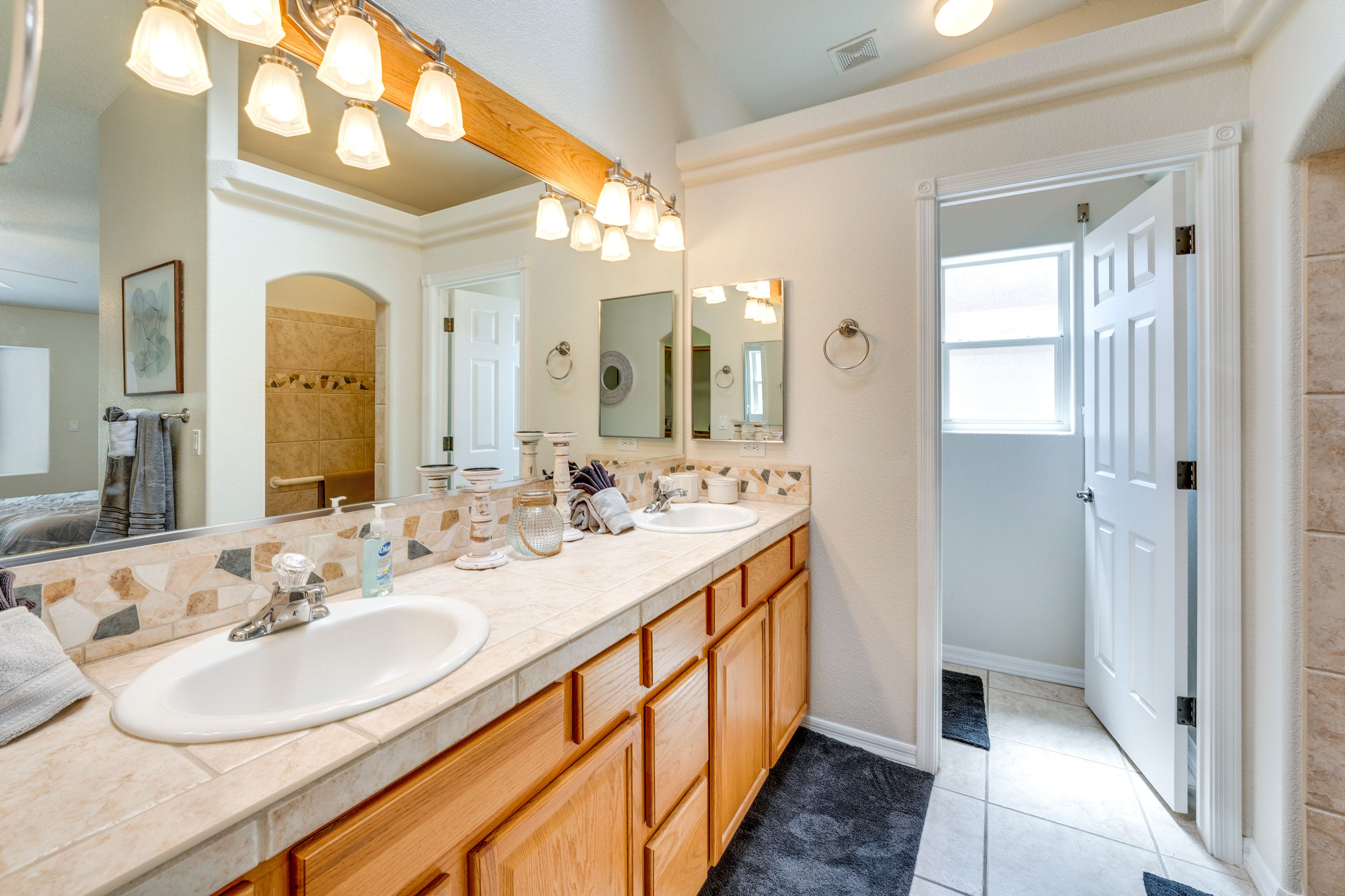 Full Bathroom | Shower w/ Grab Rails | Complimentary Toiletries