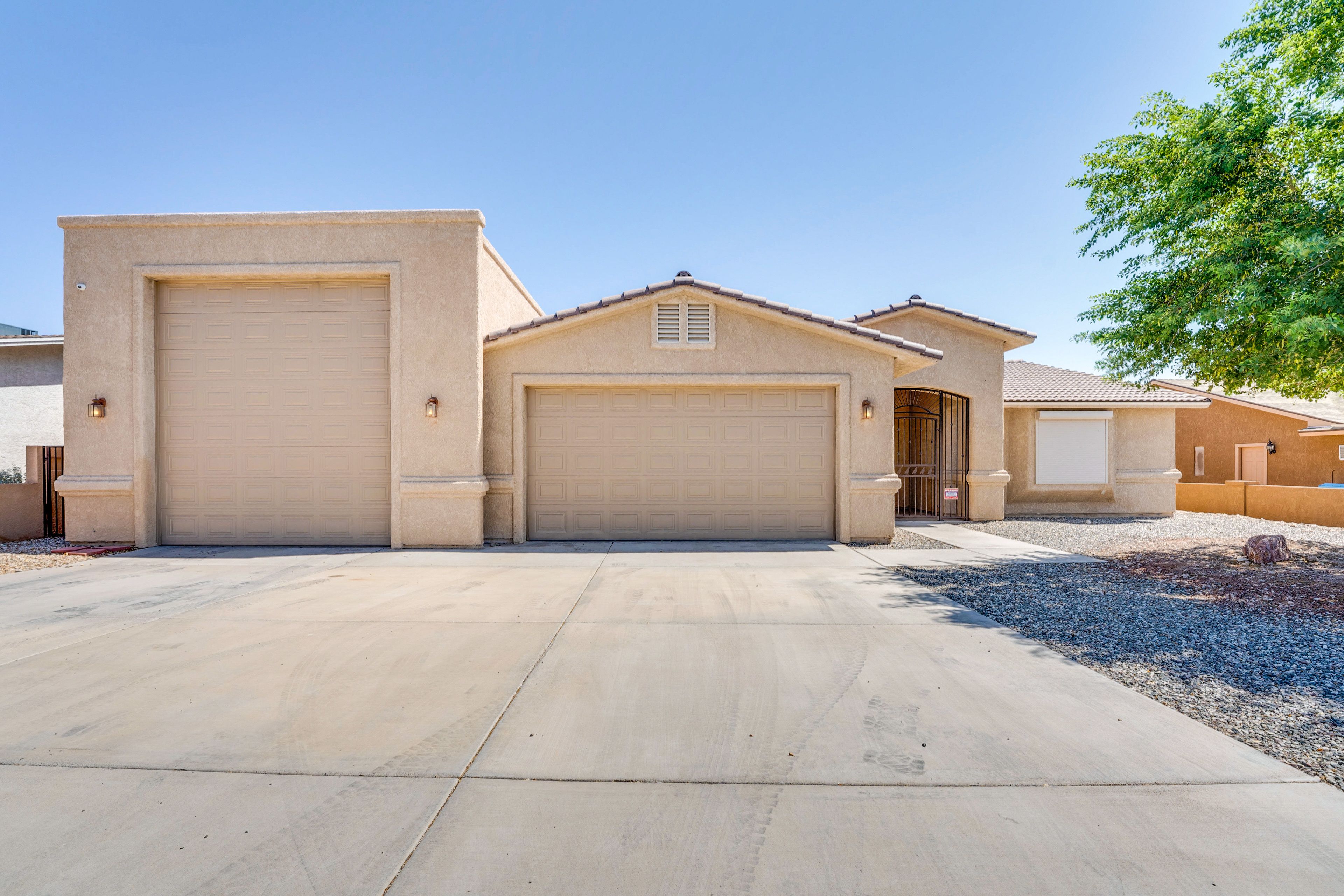 Parking | Driveway (4 Vehicles) | No Garage Access