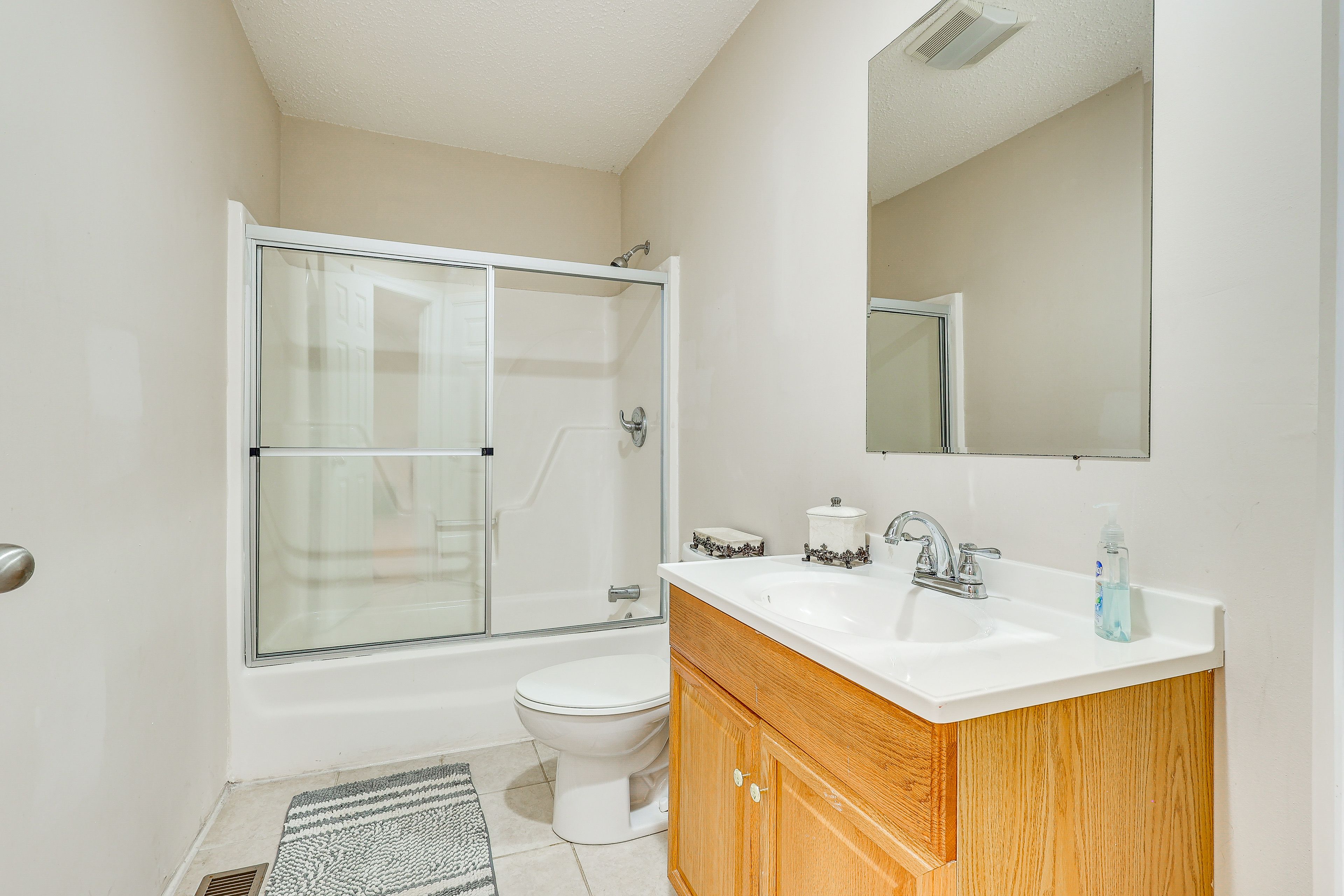 Full Bathroom | Complimentary Toiletries