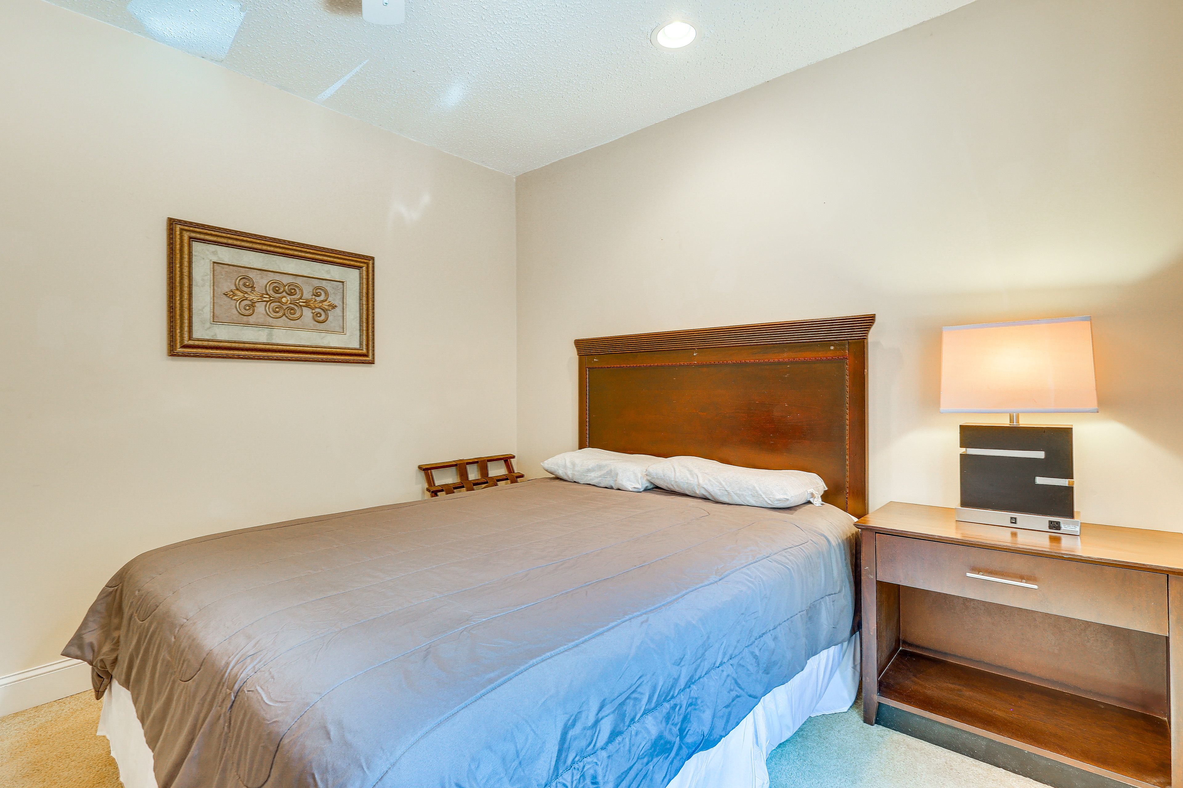 Bedroom 3 | Queen Bed
