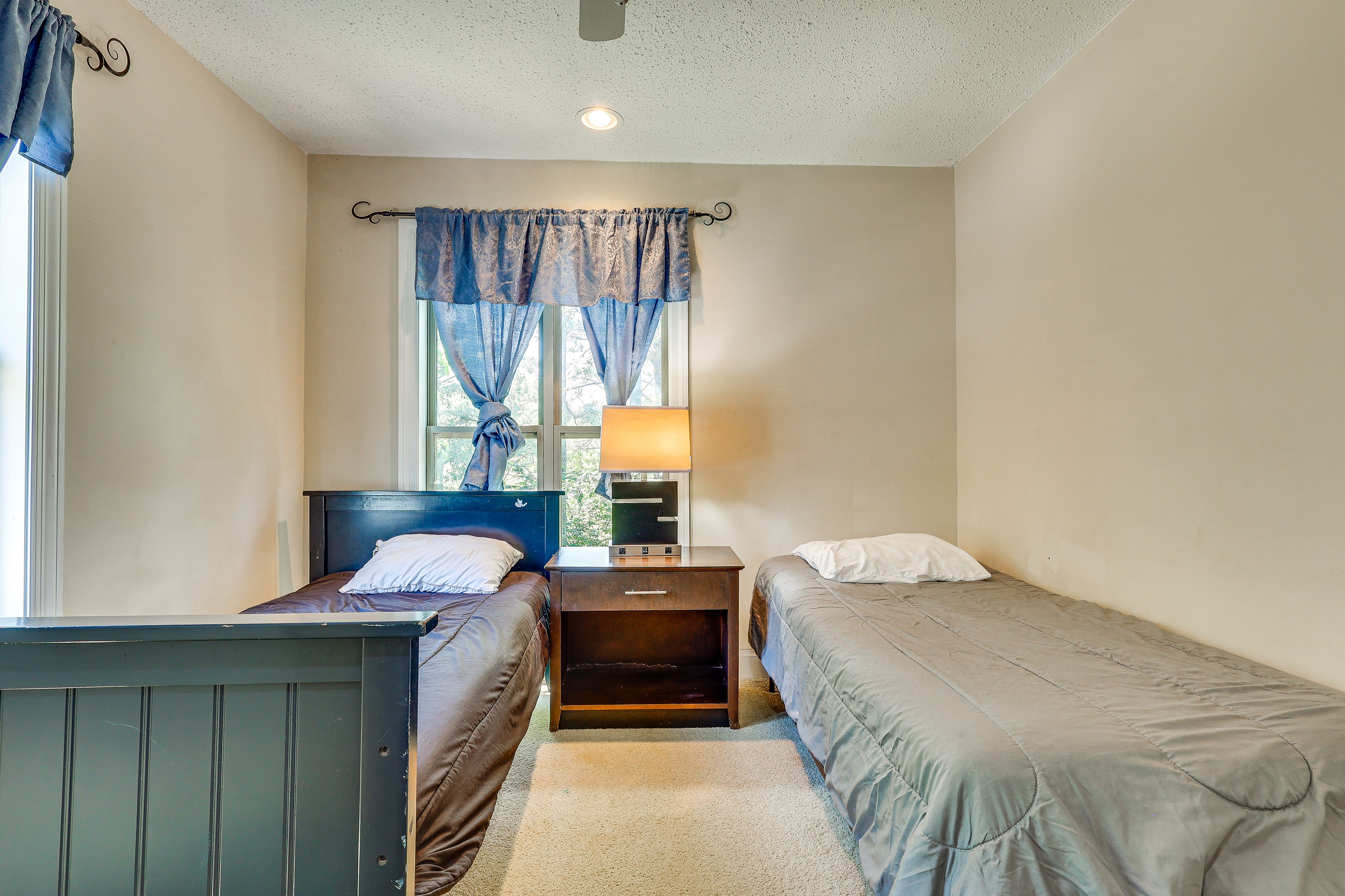 Bedroom 2 | 2 Twin Beds