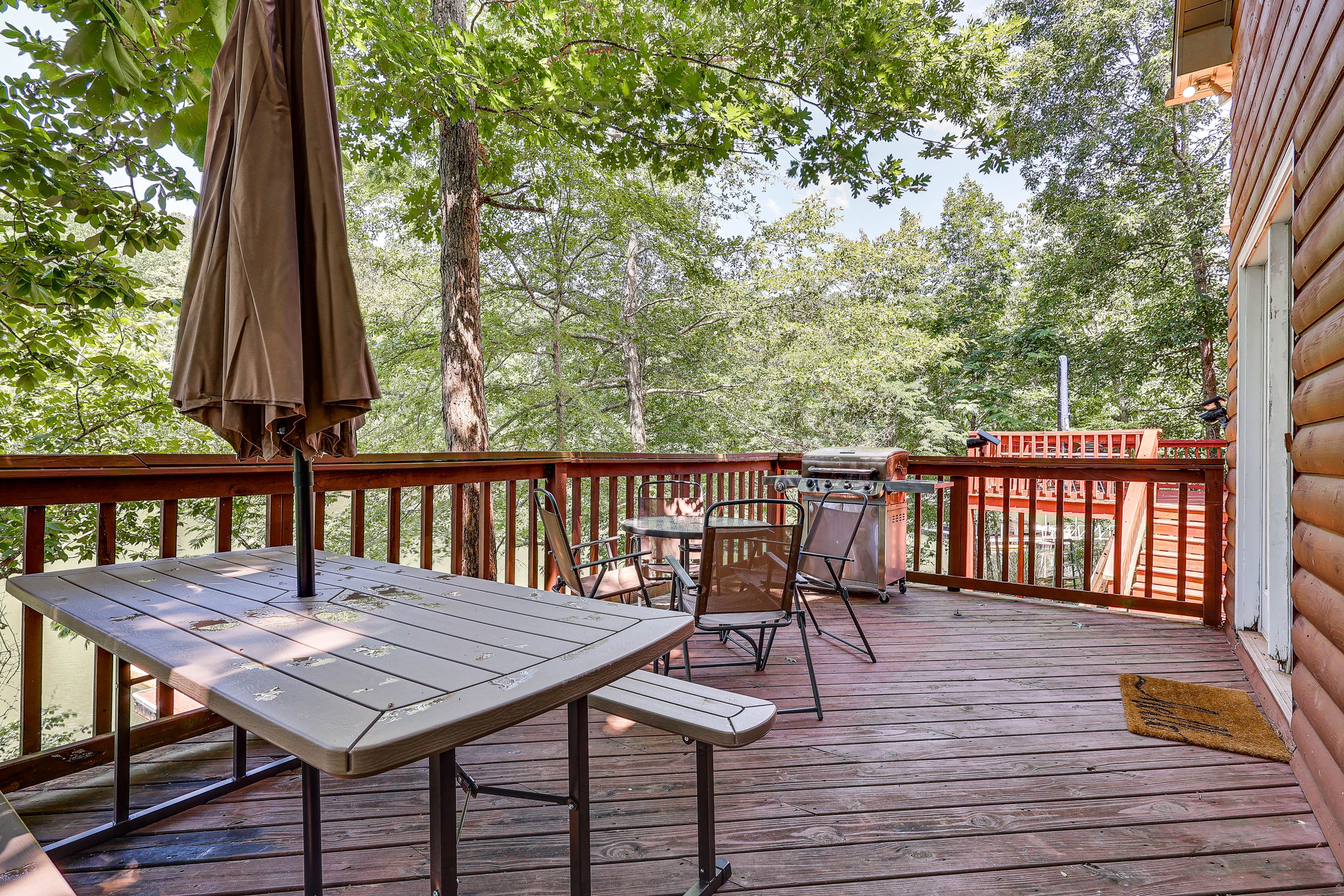 Deck | Gas Grill | Dining Area