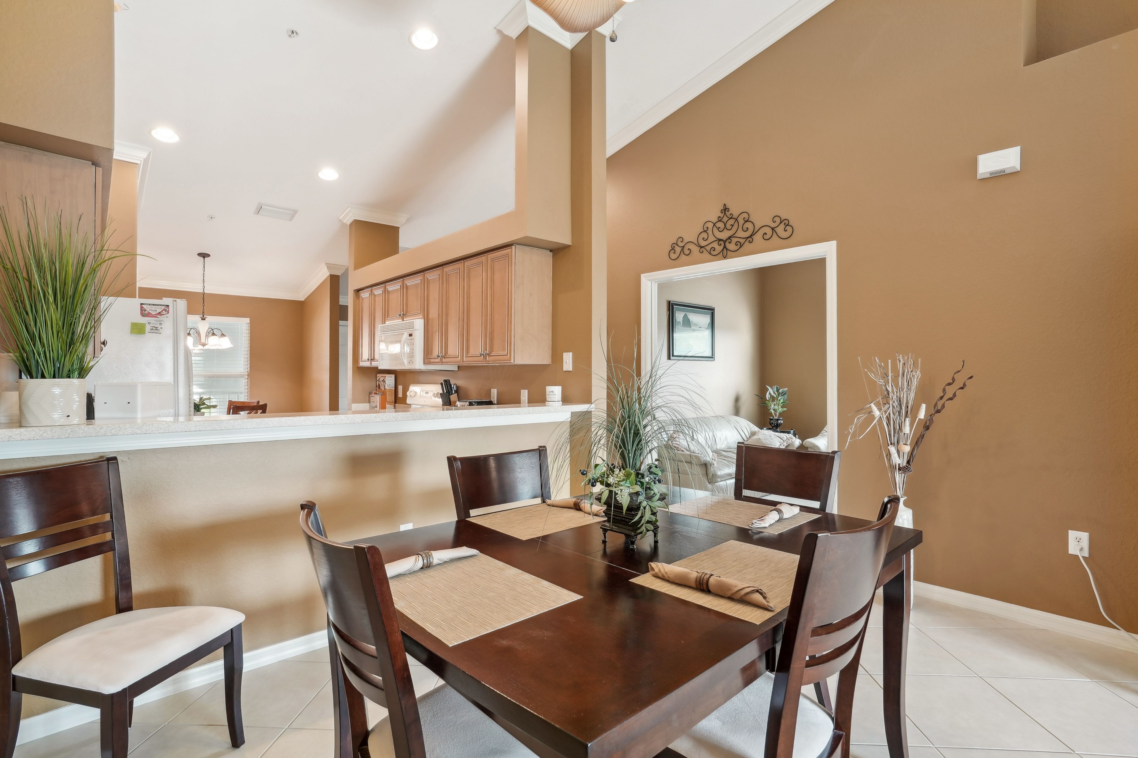 Dining Area | Dishware/Flatware Provided