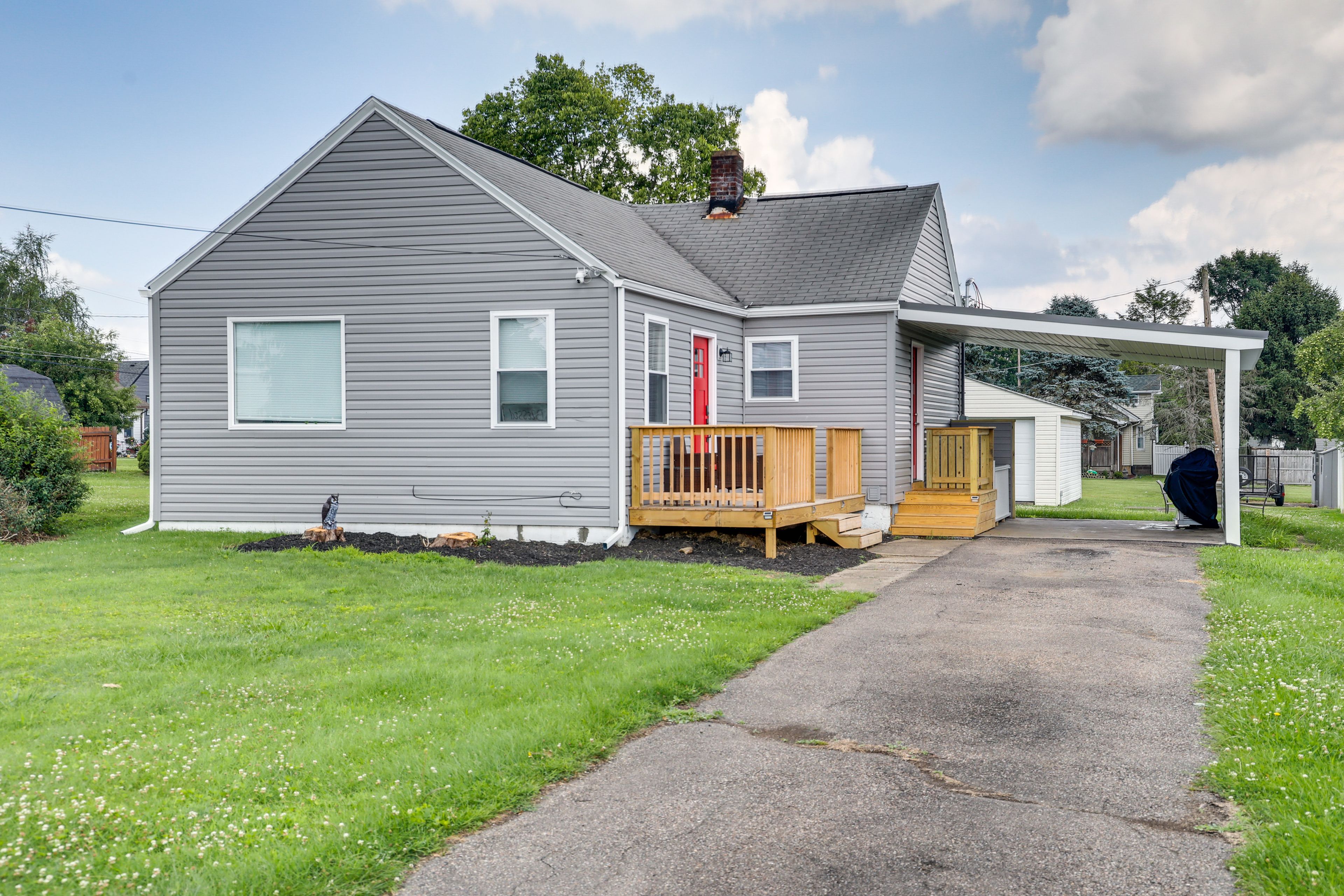 Parking | Carport (1 Vehicle) | Driveway (3 Vehicles)