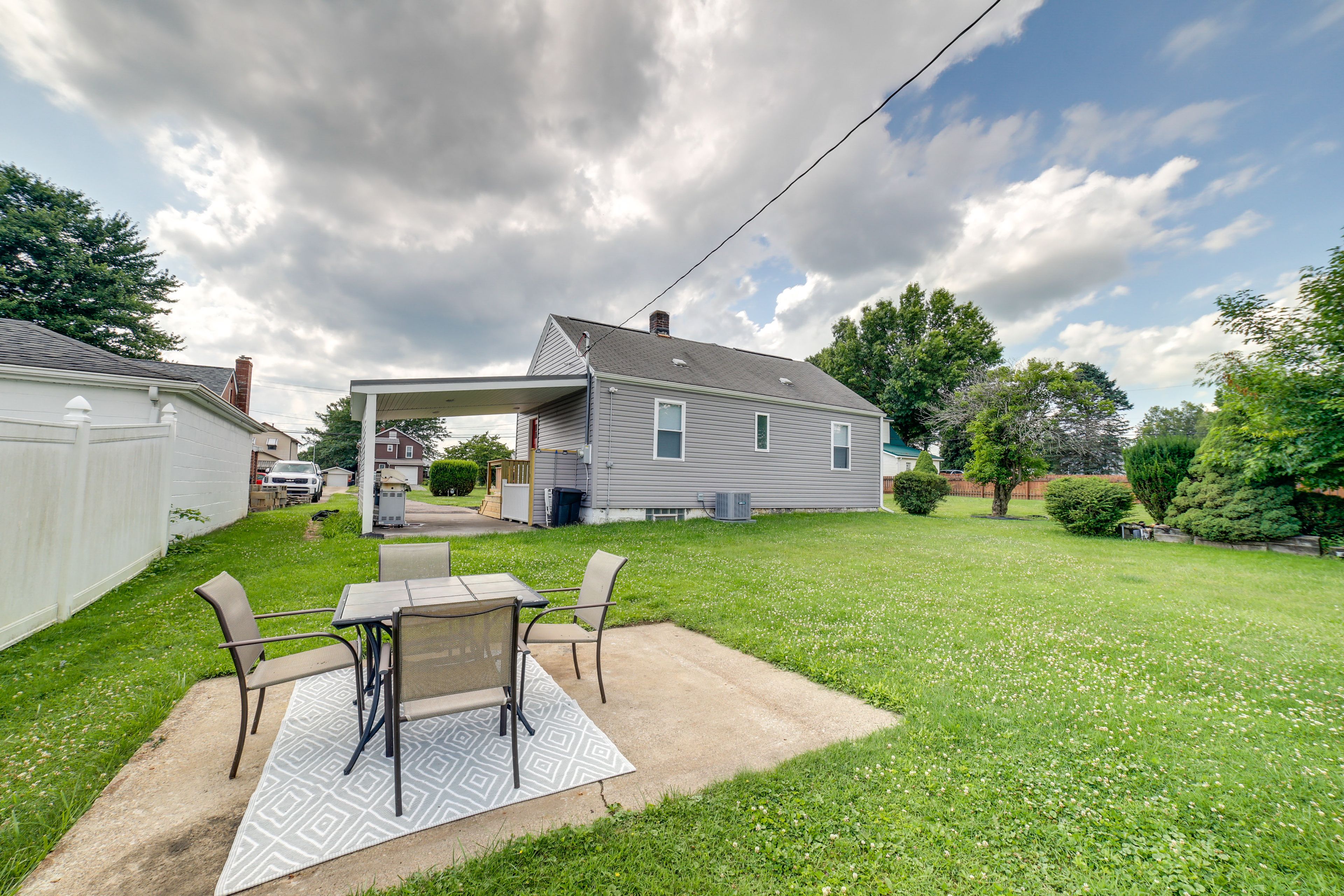 Private Patio & Yard | Dining Area
