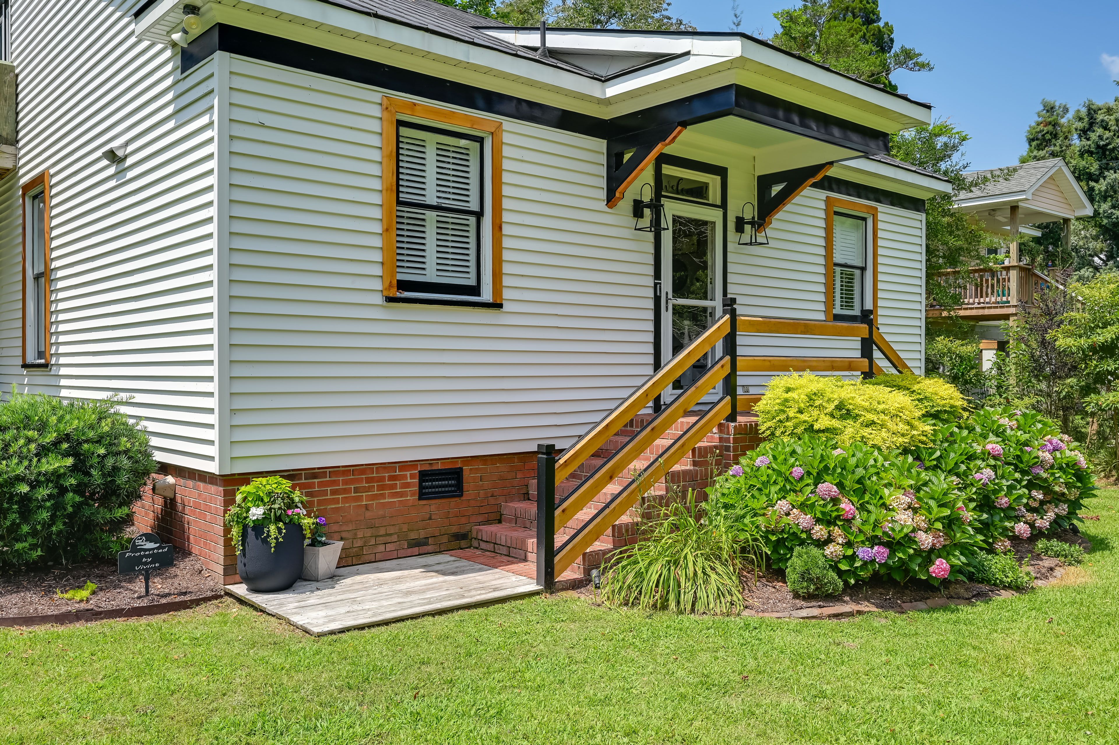 Cottage Exterior | 1 Exterior Security Camera (Facing Out)