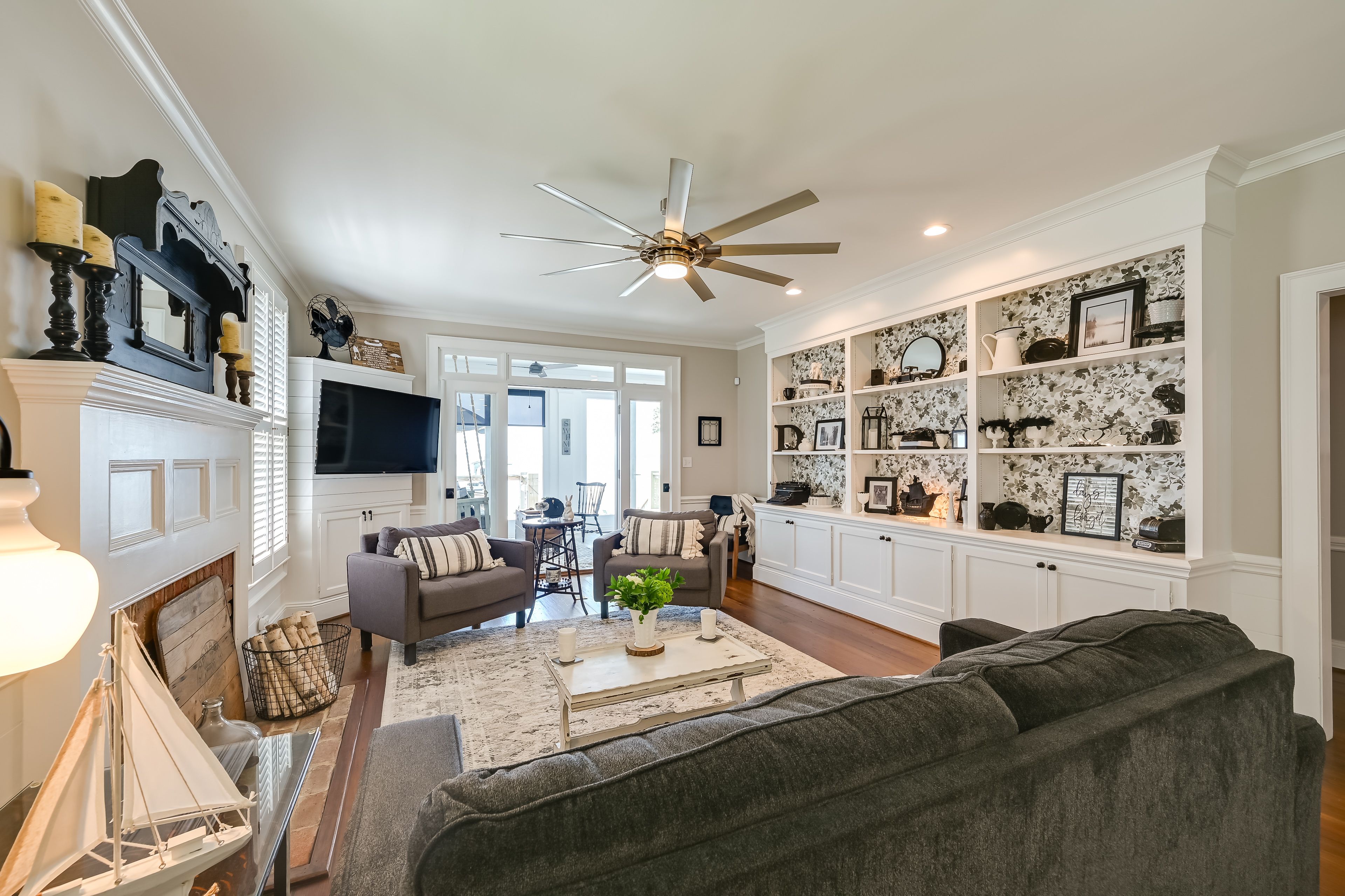 Living Room | Free WiFi | Smart TV | Central A/C | Books