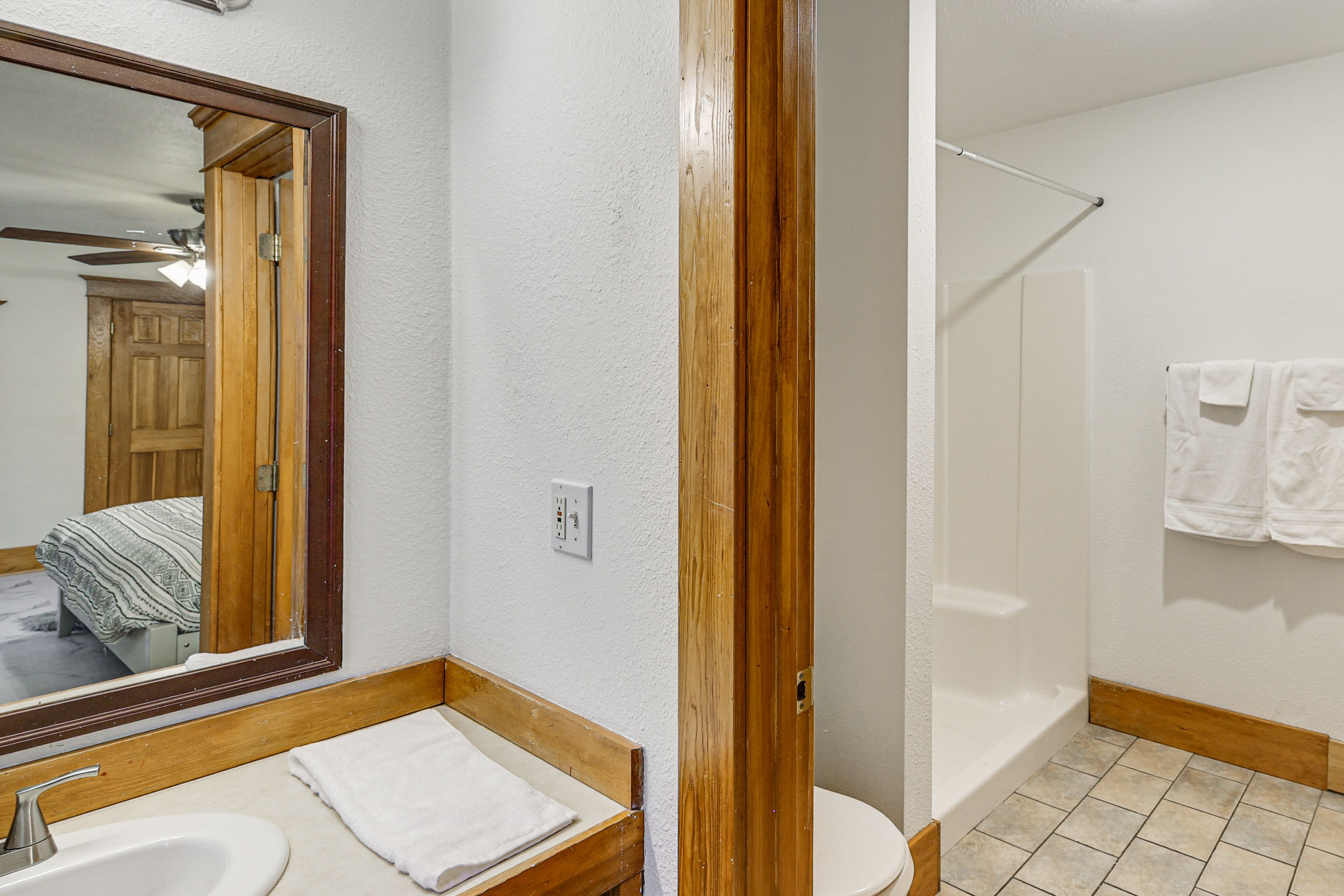 Full Bath | Towels | Hair Dryer | 1st Floor