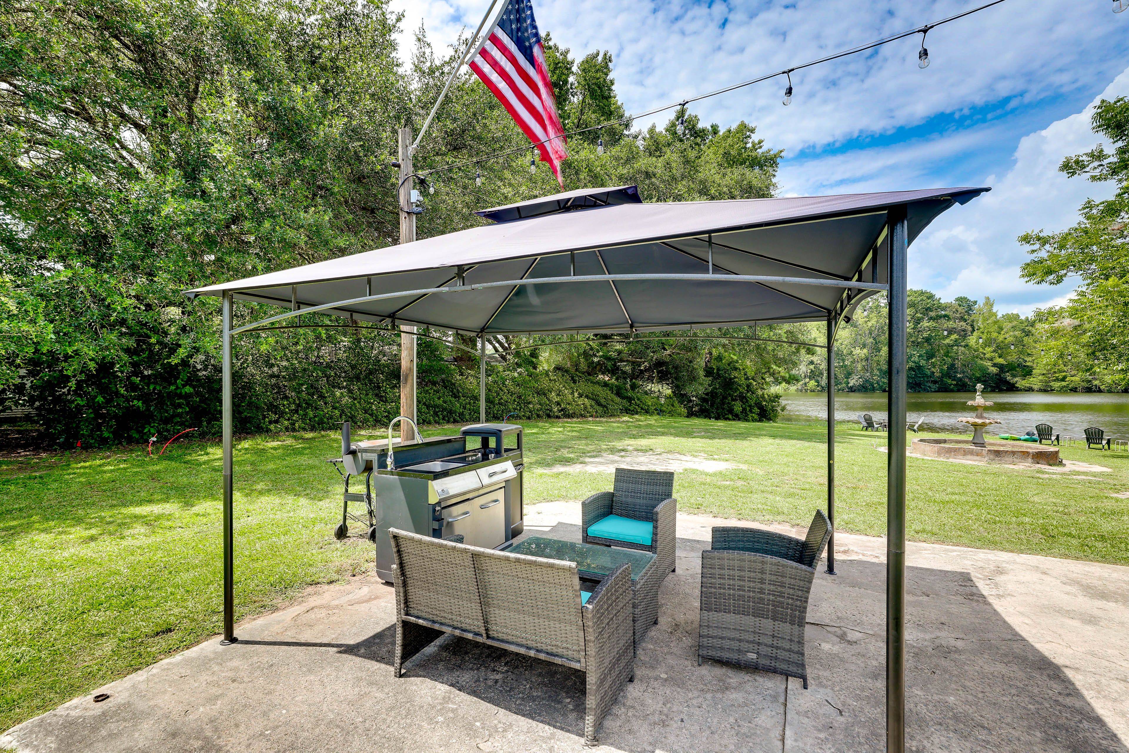 Bells Marina and Resort | Community Grills + Fire Pits