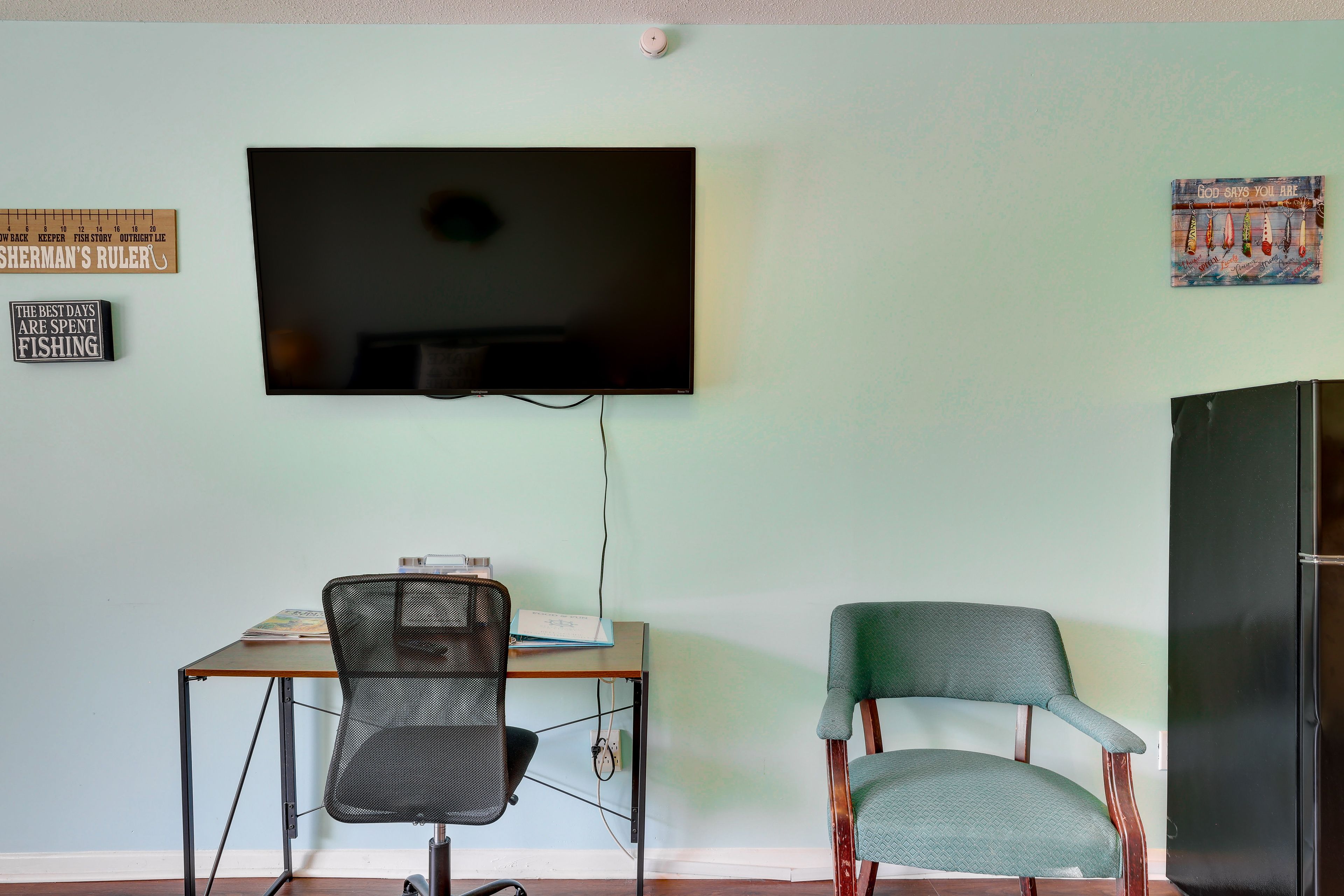 Studio | Main Level | Smart TV w/ Cable | Desk | Central A/C