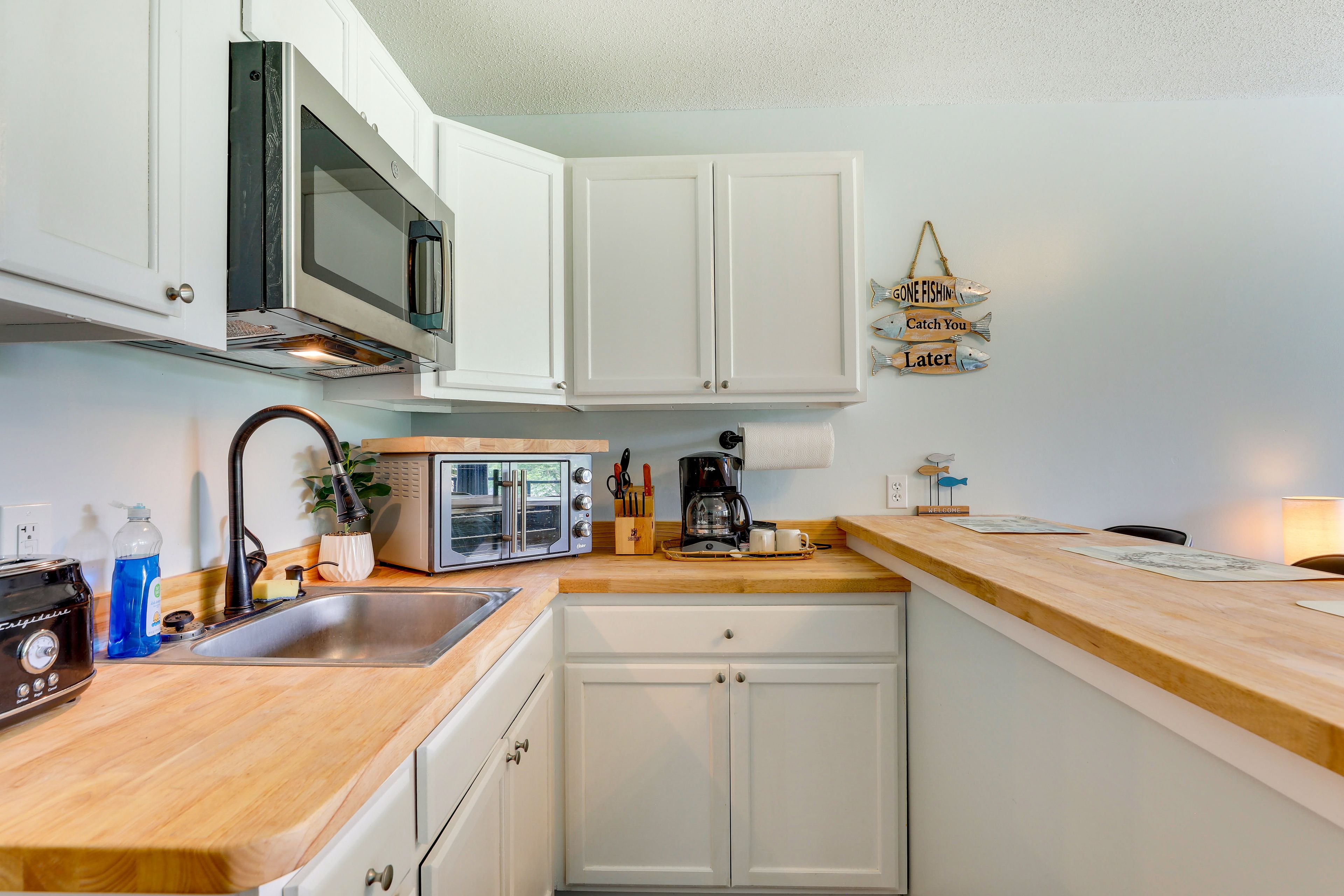 Studio | Kitchenette | Main Level | Coffee Maker | Cooking Basics