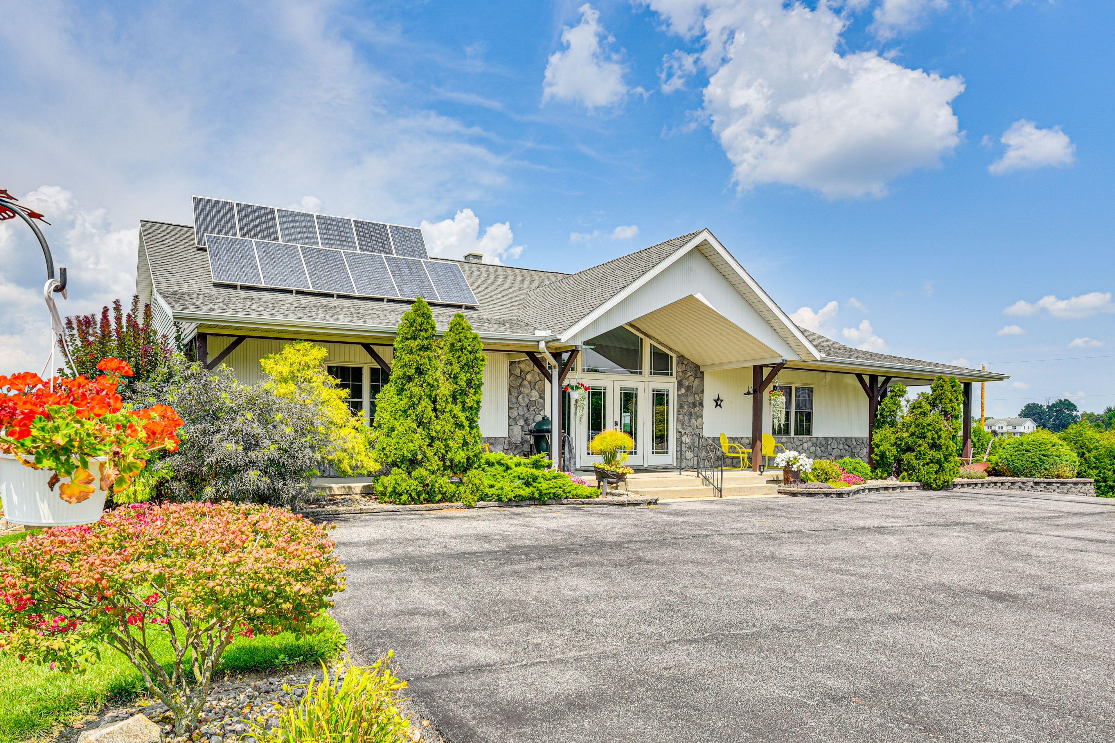 Shipshewana Vacation Rental | 1BR | 1BA | Steps Required | 2,604 Sq Ft