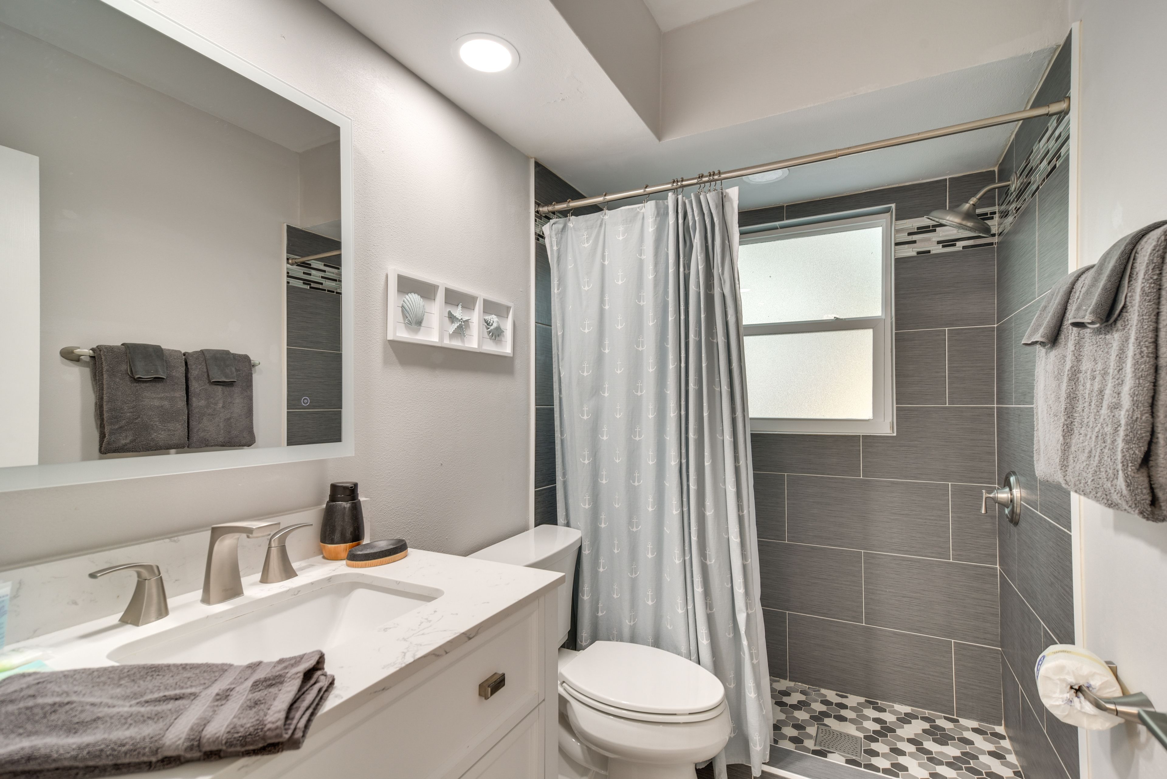 Full Bathroom | Towels Provided | Complimentary Toiletries | Hair Dryer