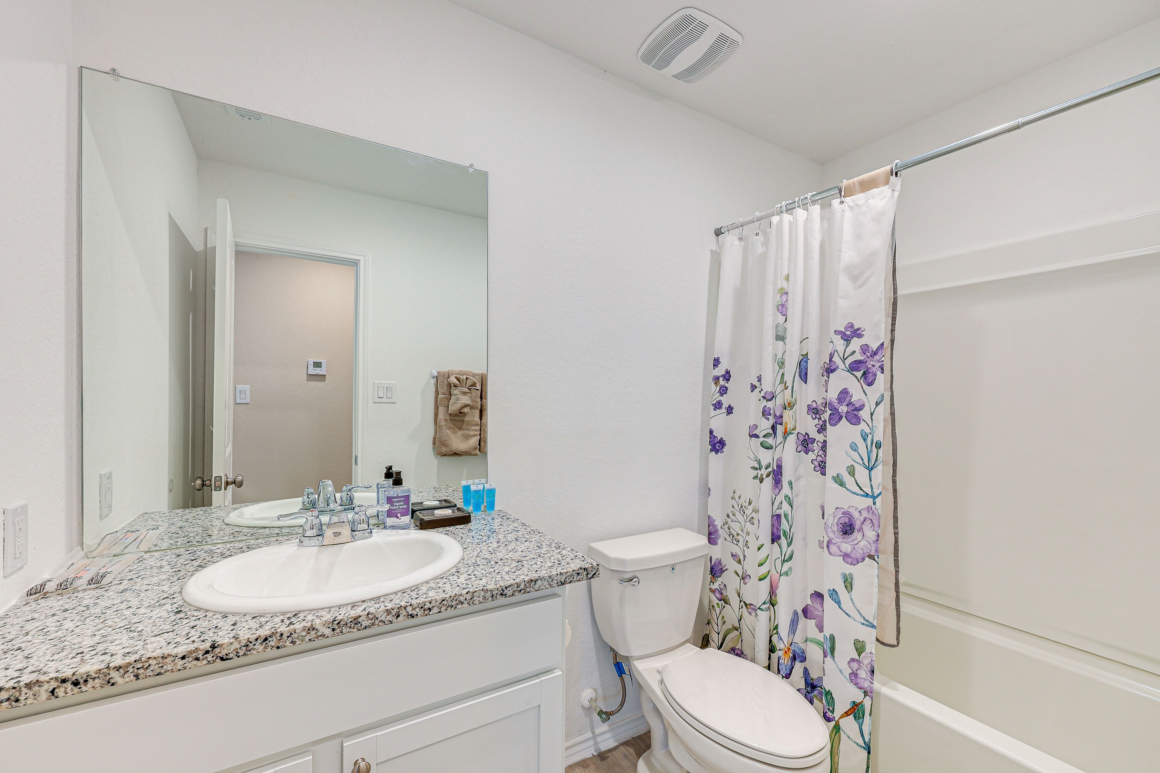 Full Bathroom | Towels & Linens Provided