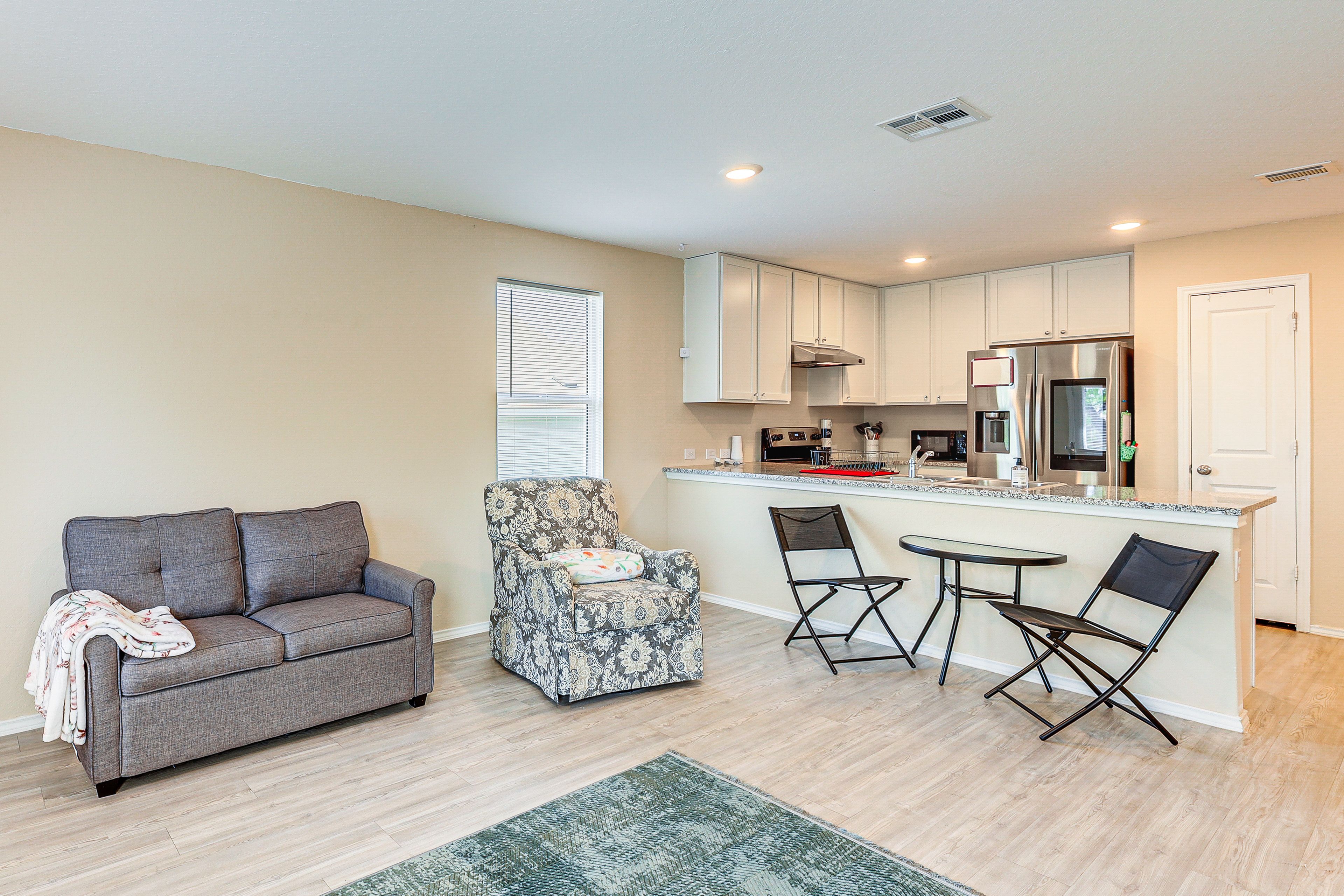 San Antonio Vacation Rental | 3BR | 2BA | 1,047 Sq Ft | 2 Steps to Enter