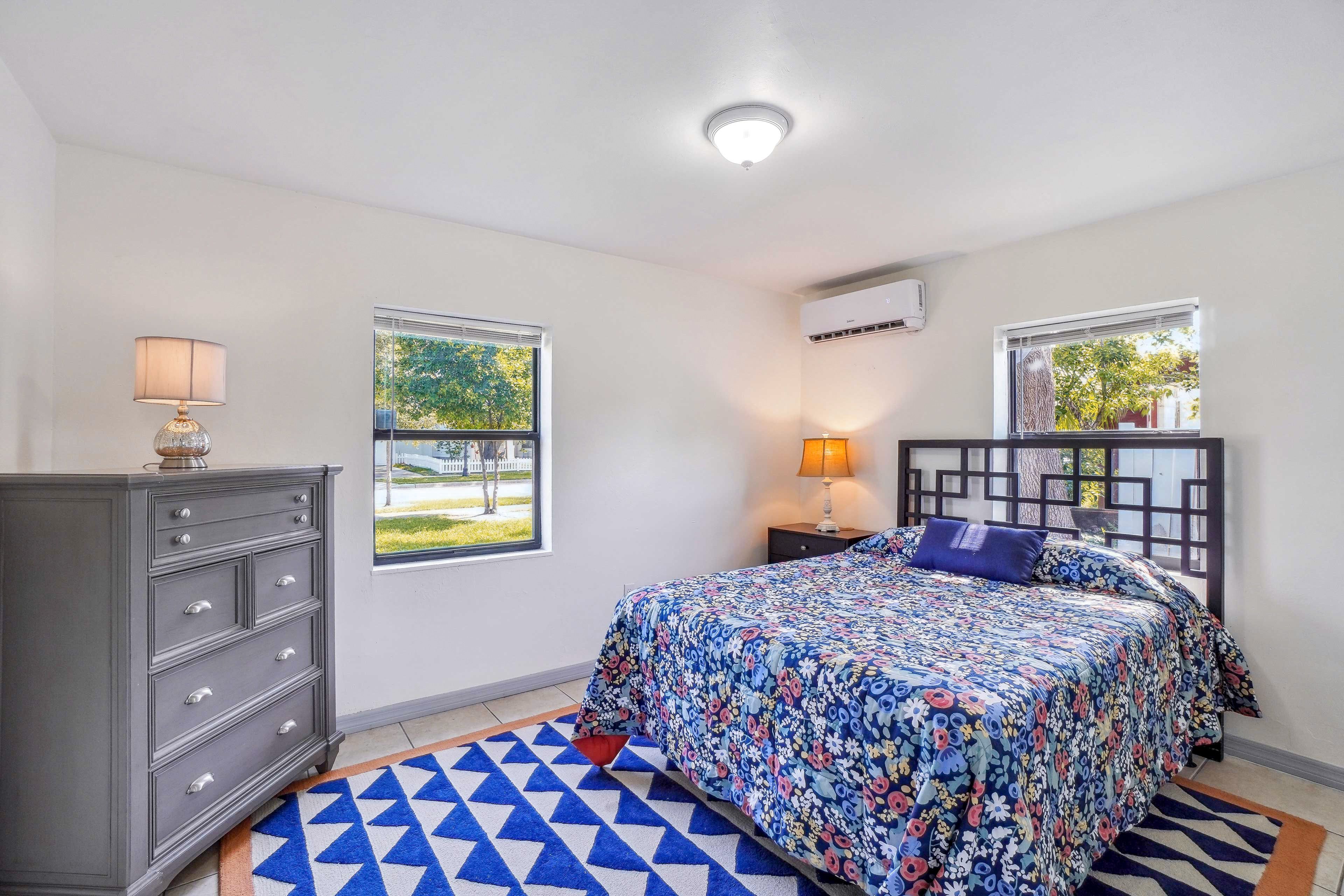 Bedroom 1 | Queen Bed