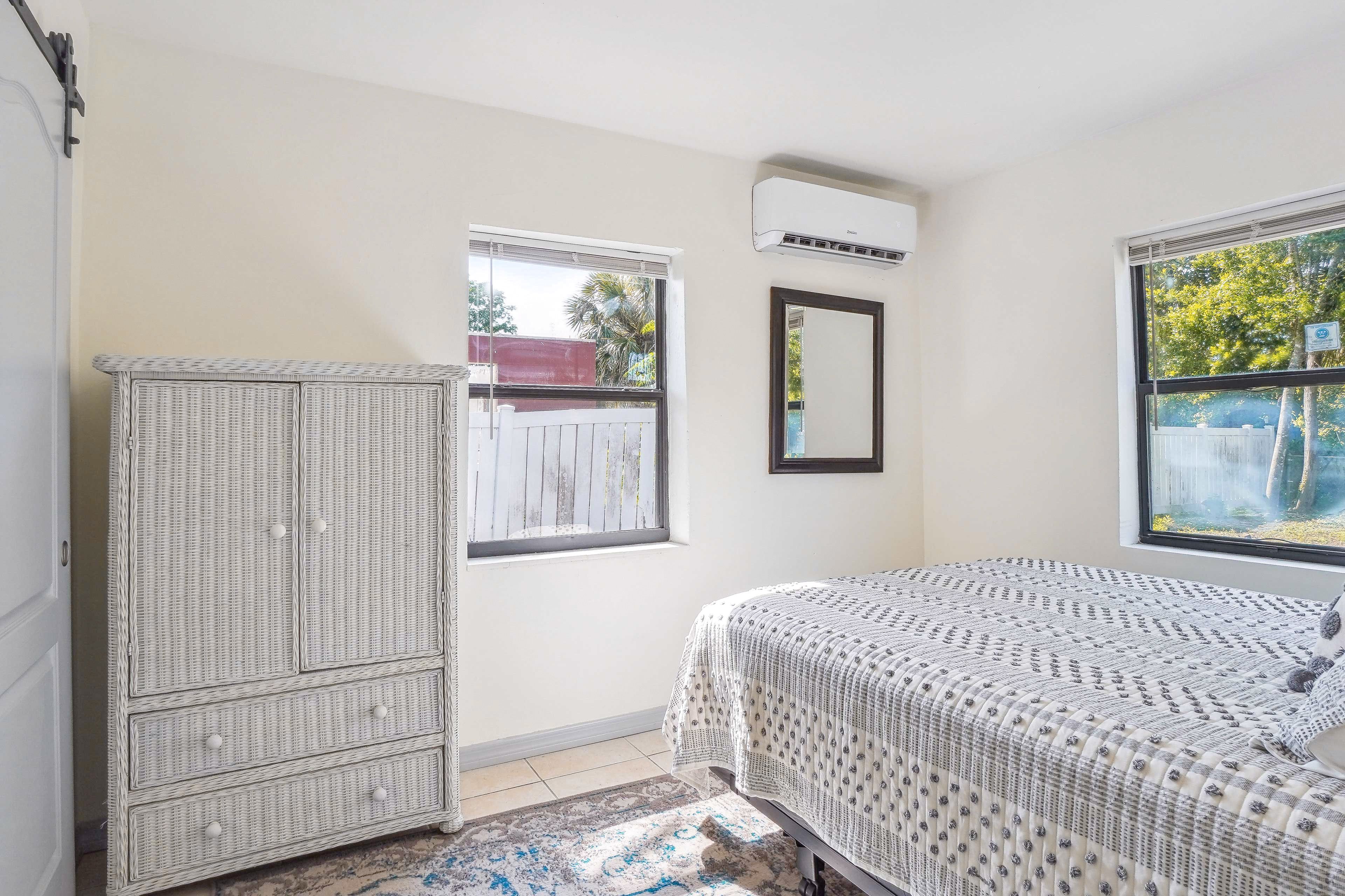 Bedroom 2 | Queen Bed