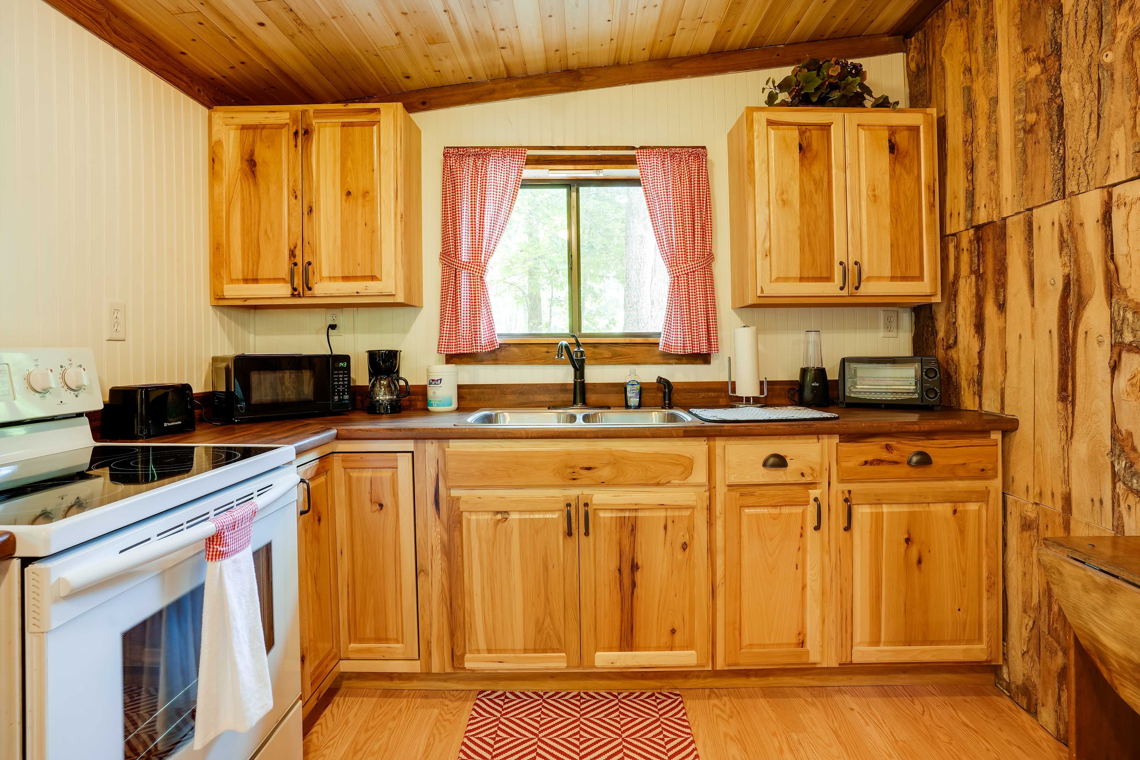 Kitchen | Cooking Basics | Coffee Maker | Microwave | Toaster | Main Level